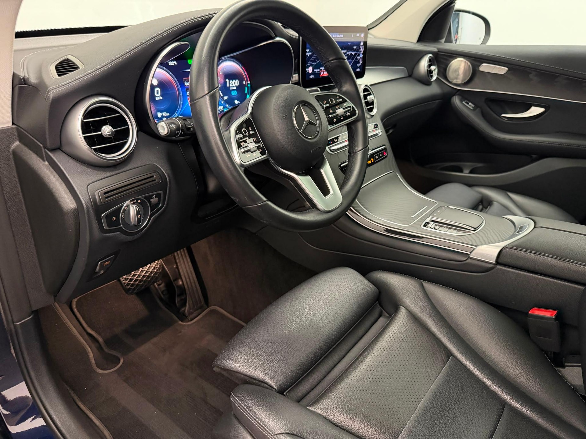 MERCEDES-BENZ GLC 300 e 4m-image-9