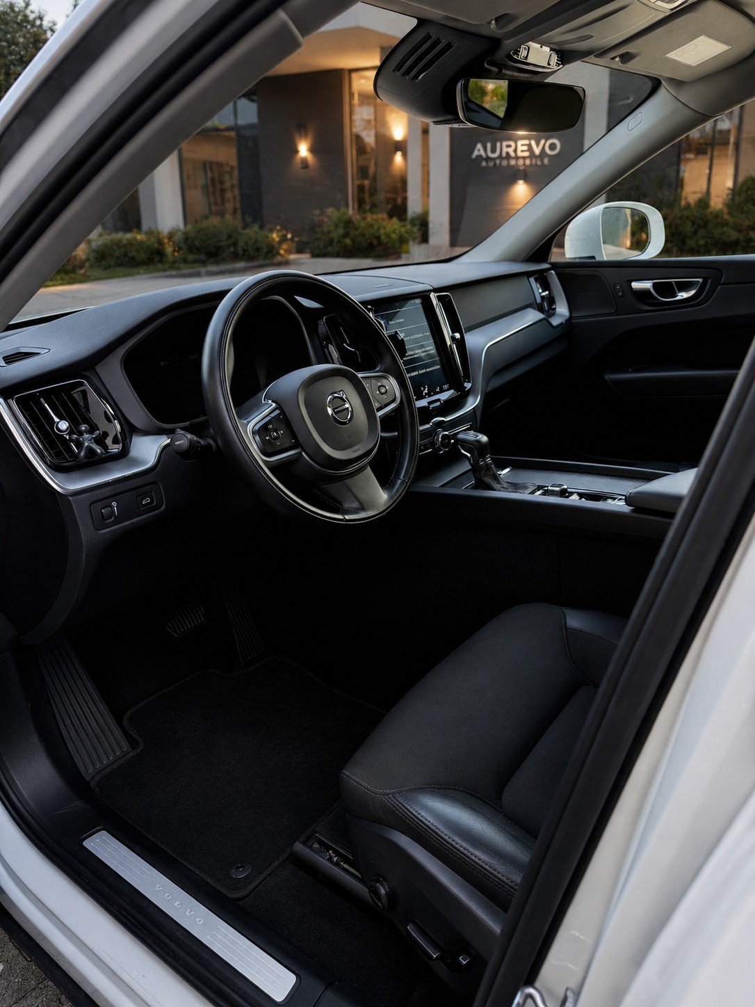 VOLVO XC60 D4 AWD Momentum Geartronic-image-3