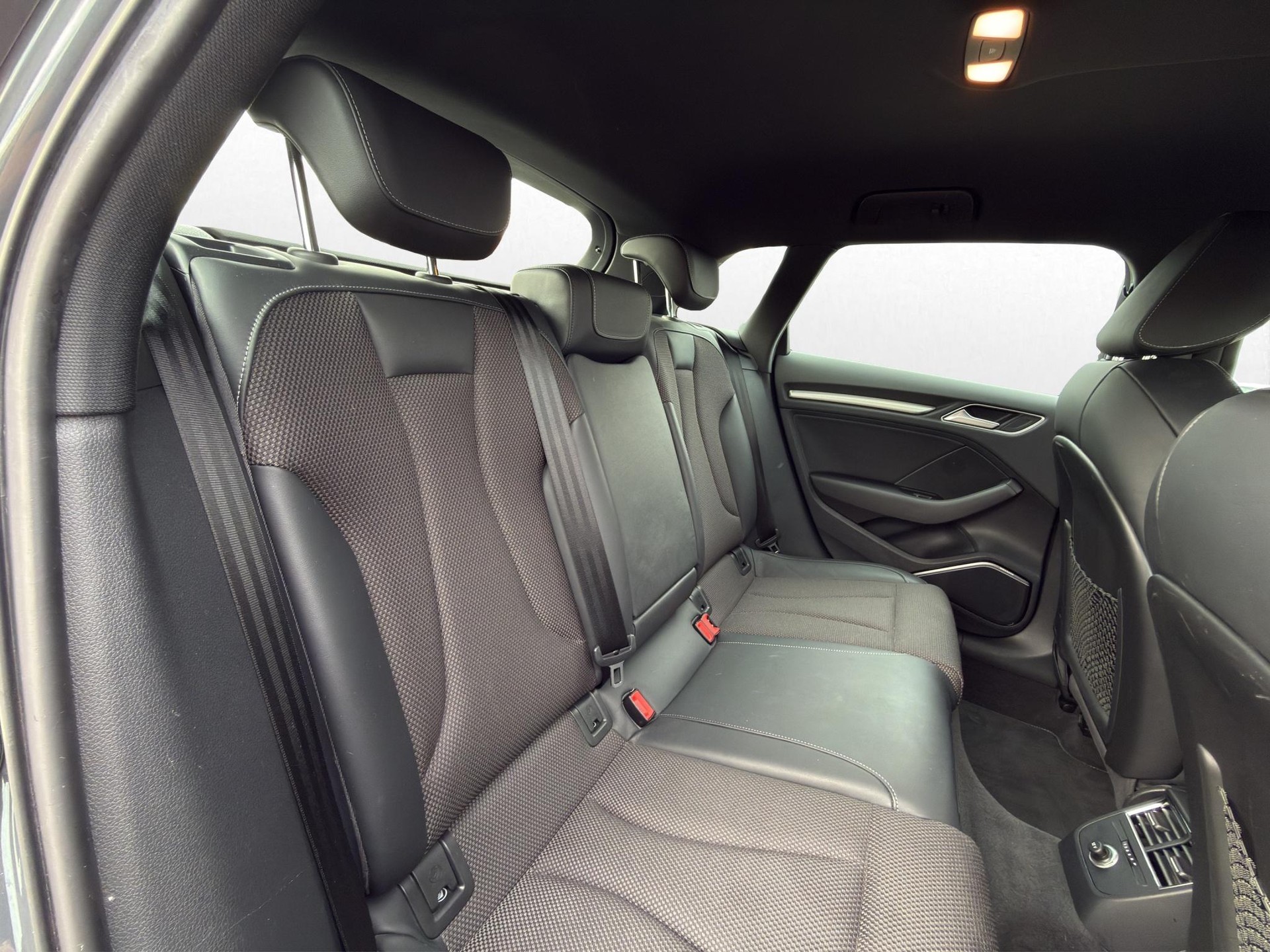 AUDI A3 Sportback 2.0 TDI 184 Sport quattro S-Tronic * S-Line * B&O Soundsystem * MMI Navi Plus *-image-26