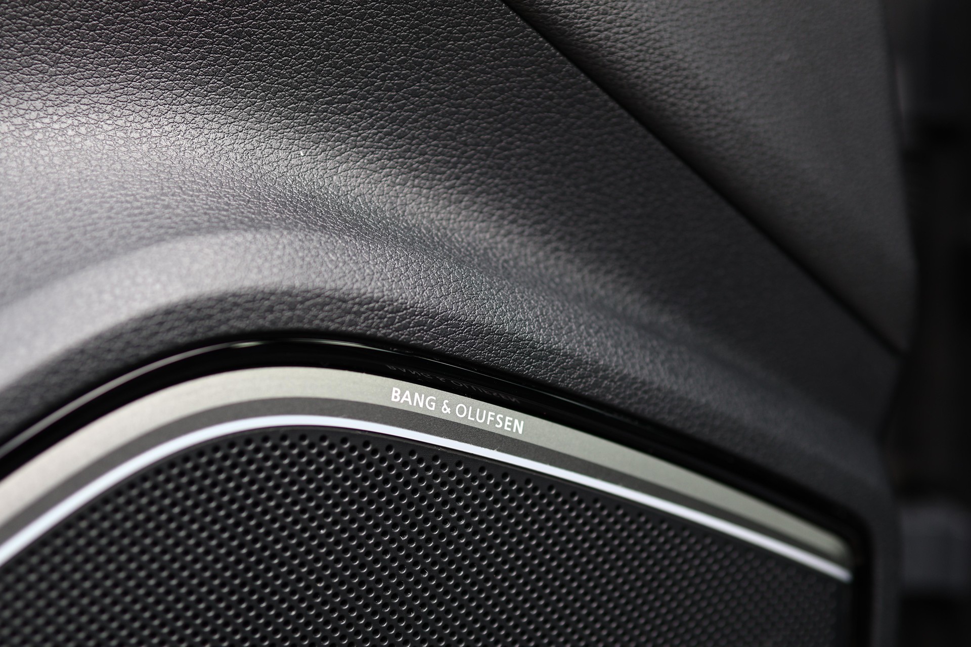 AUDI A3 Sportback 2.0 TDI 184 Sport quattro S-Tronic * S-Line * B&O Soundsystem * MMI Navi Plus *-image-23