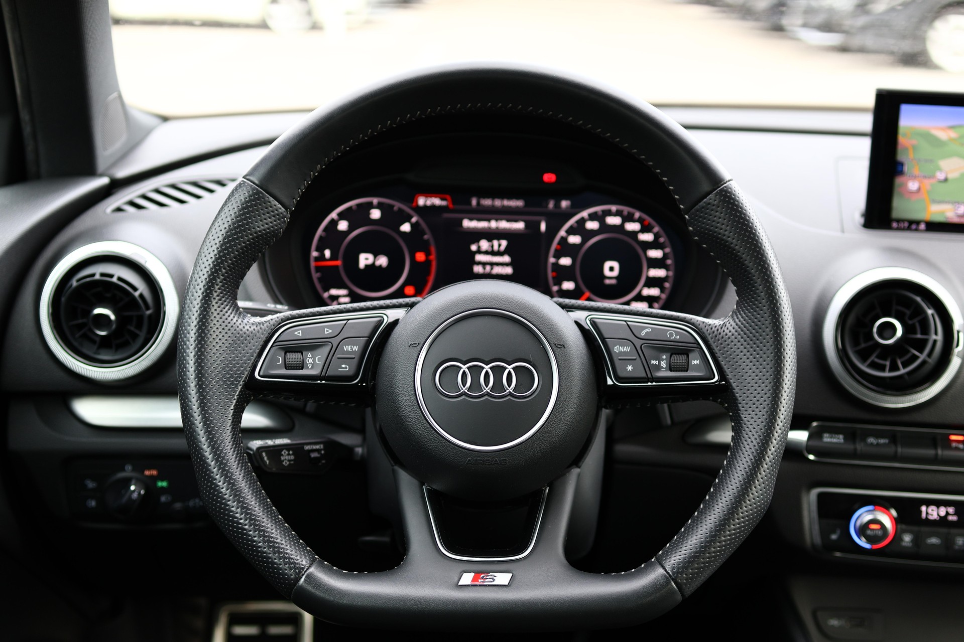 AUDI A3 Sportback 2.0 TDI 184 Sport quattro S-Tronic * S-Line * B&O Soundsystem * MMI Navi Plus *-image-16
