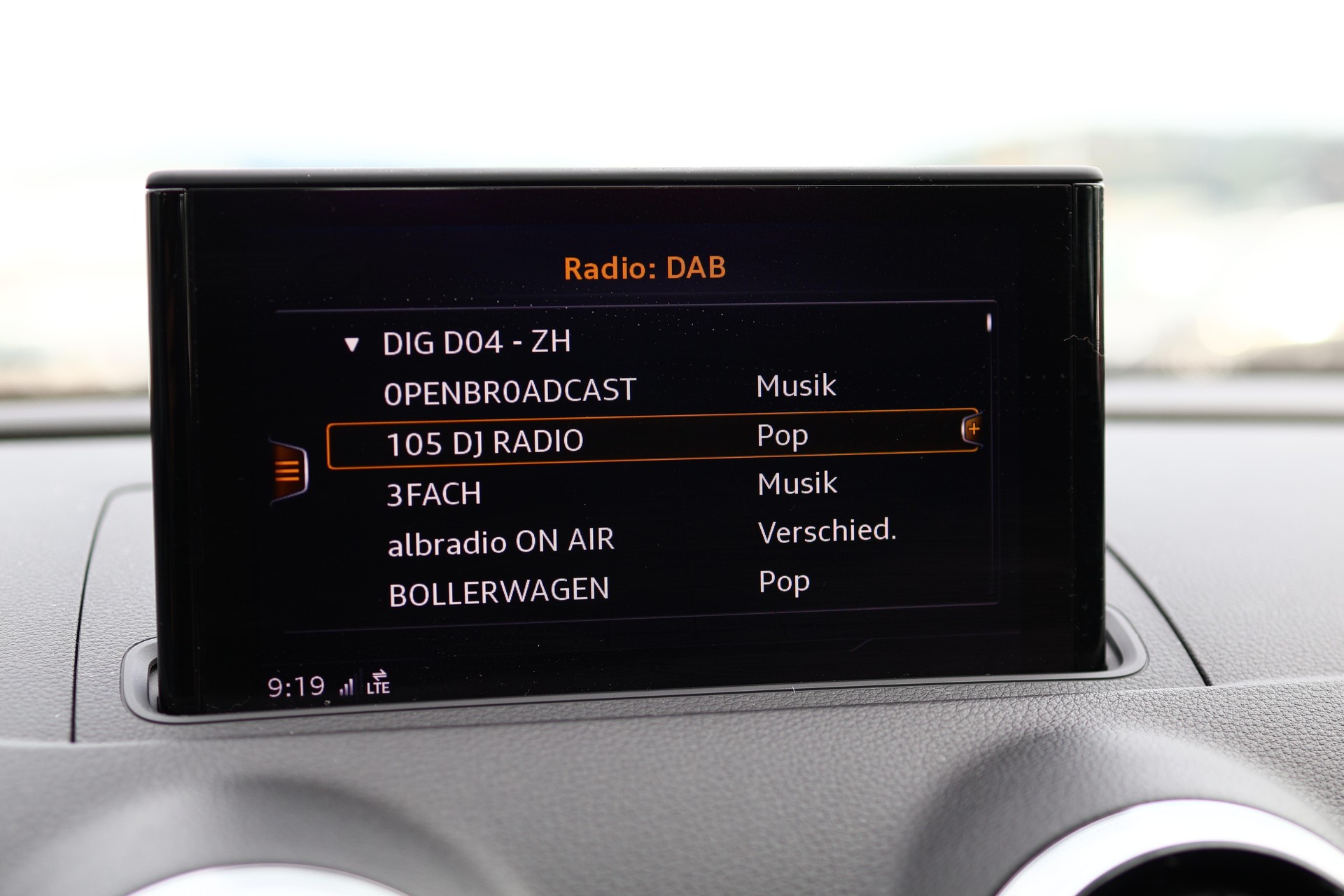 AUDI A3 Sportback 2.0 TDI 184 Sport quattro S-Tronic * S-Line * B&O Soundsystem * MMI Navi Plus *-image-25