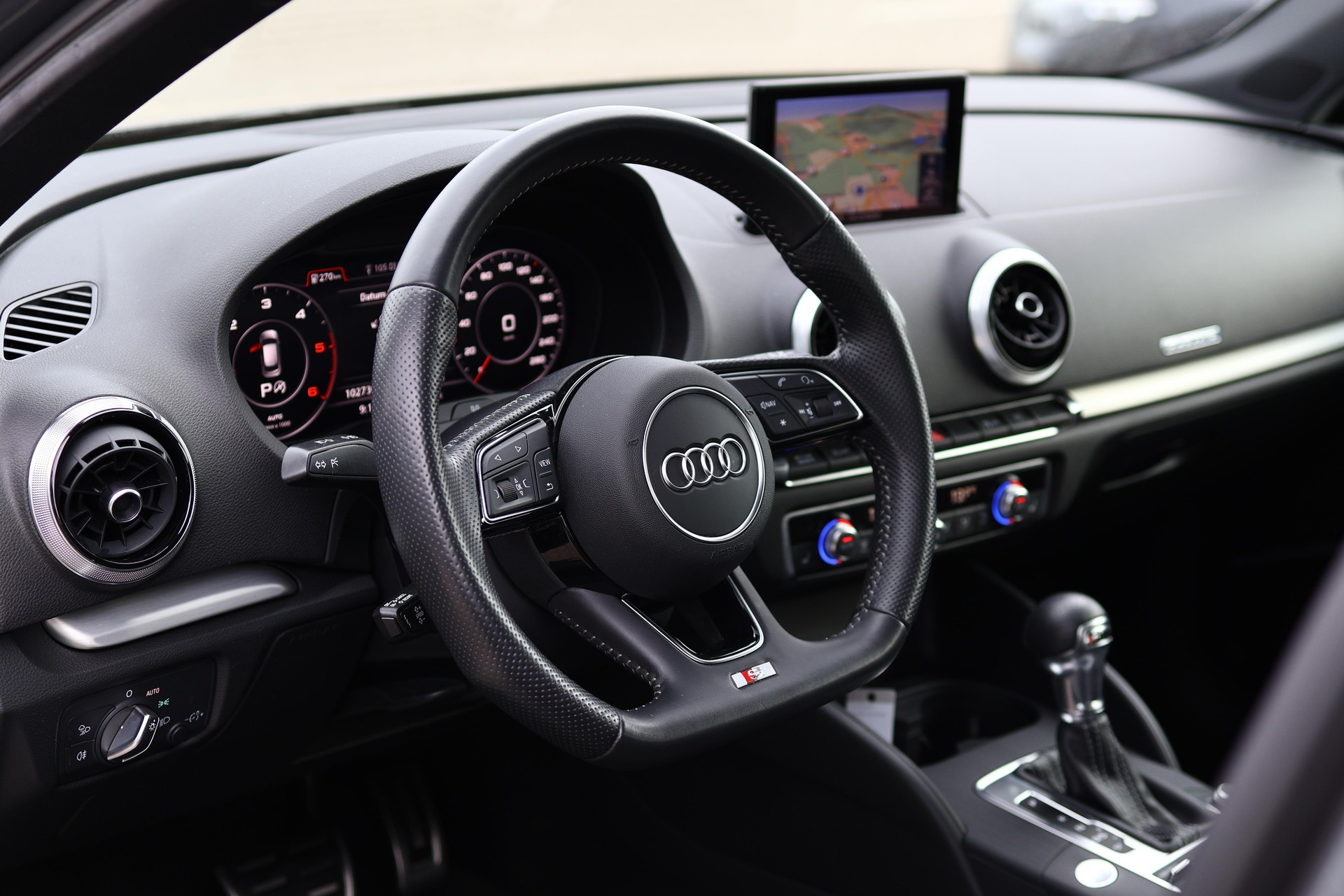 AUDI A3 Sportback 2.0 TDI 184 Sport quattro S-Tronic * S-Line * B&O Soundsystem * MMI Navi Plus *-image-12