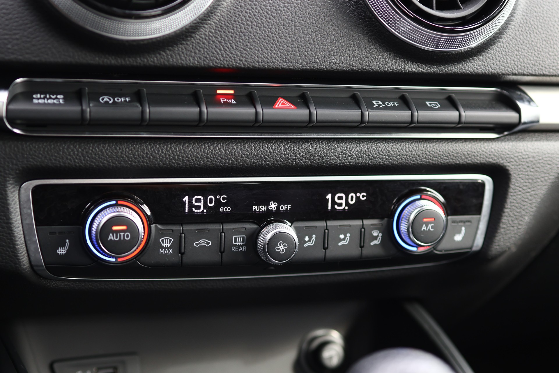 AUDI A3 Sportback 2.0 TDI 184 Sport quattro S-Tronic * S-Line * B&O Soundsystem * MMI Navi Plus *-image-22