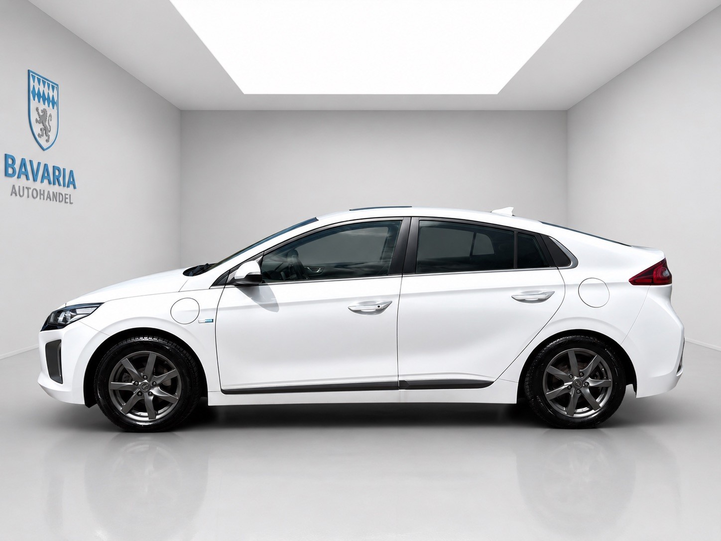 HYUNDAI Ioniq 1.6 GDi Plug in Hybrid Launch Plus DCT-image-2