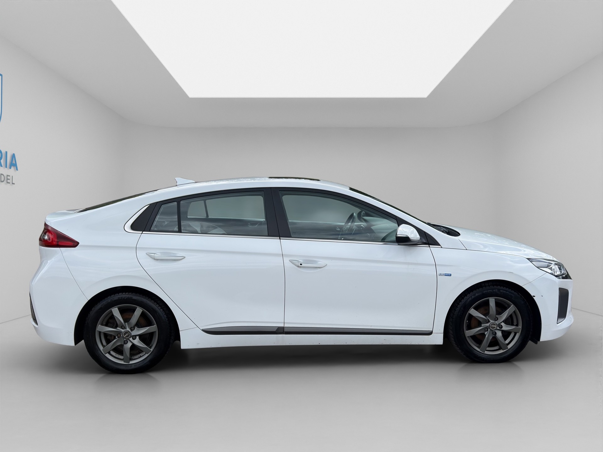HYUNDAI Ioniq 1.6 GDi Plug in Hybrid Launch Plus DCT-image-5