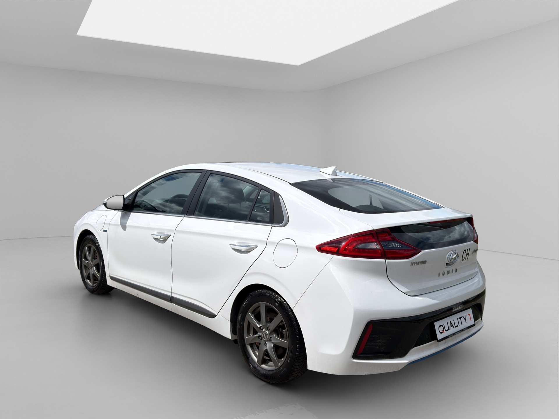 HYUNDAI Ioniq 1.6 GDi Plug in Hybrid Launch Plus DCT-image-2