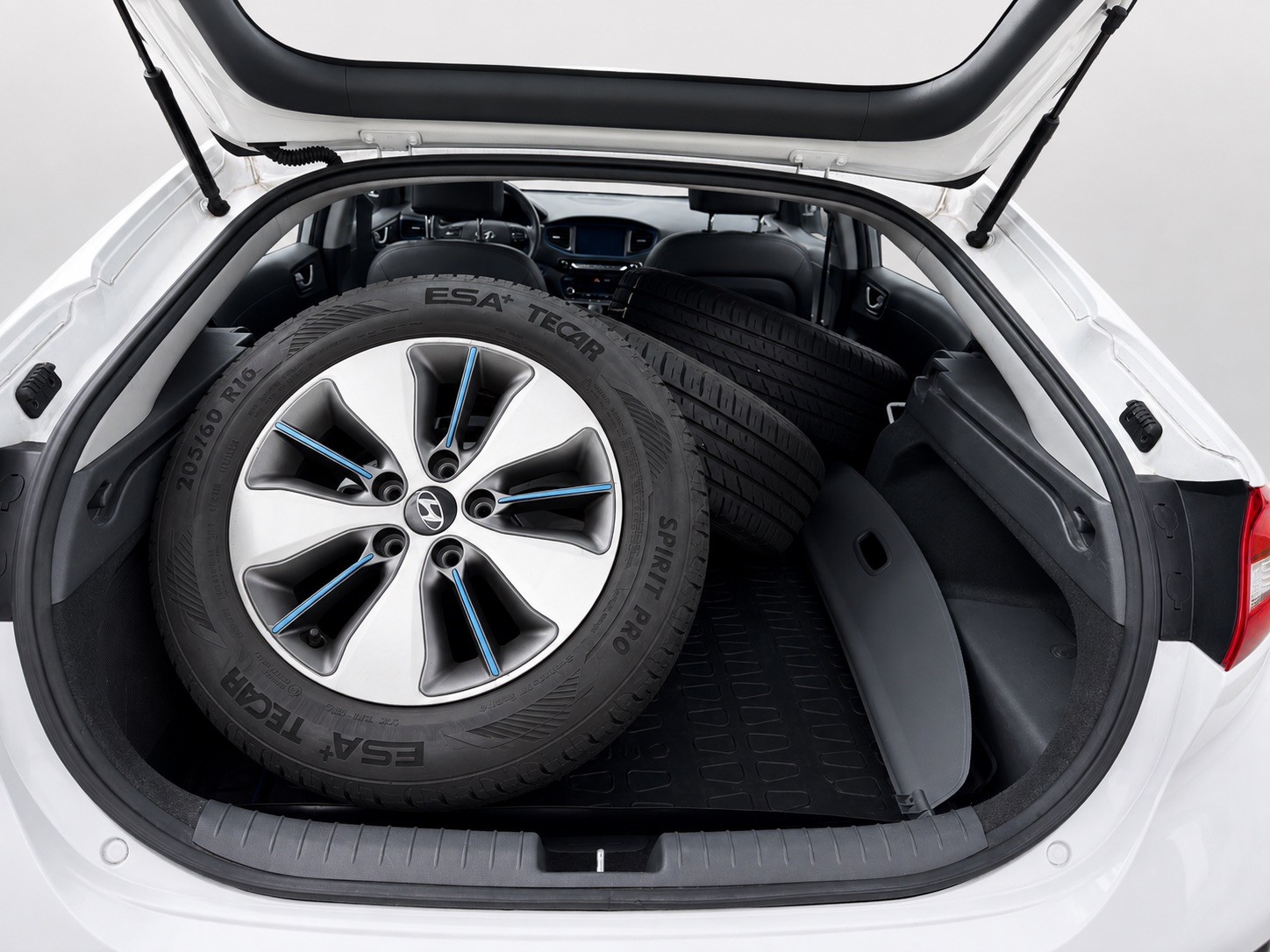 HYUNDAI Ioniq 1.6 GDi Plug in Hybrid Launch Plus DCT-image-15