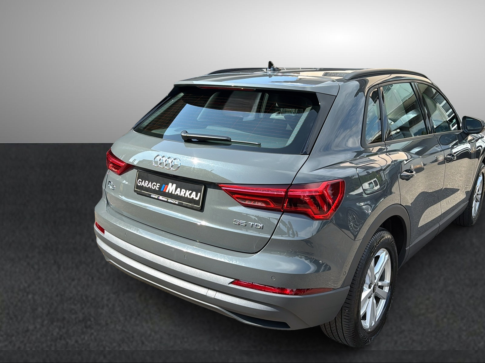 AUDI Q3 35 TDI Attraction quattro S-tronic-image-9