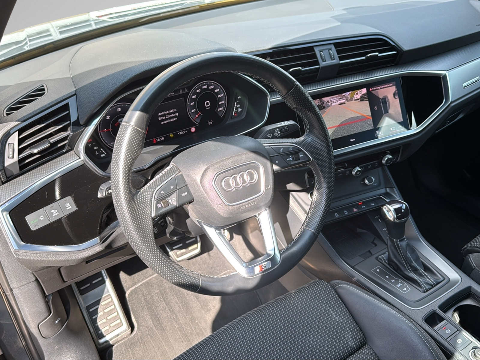 AUDI Q3 35 TDI Attraction quattro S-tronic-image-13