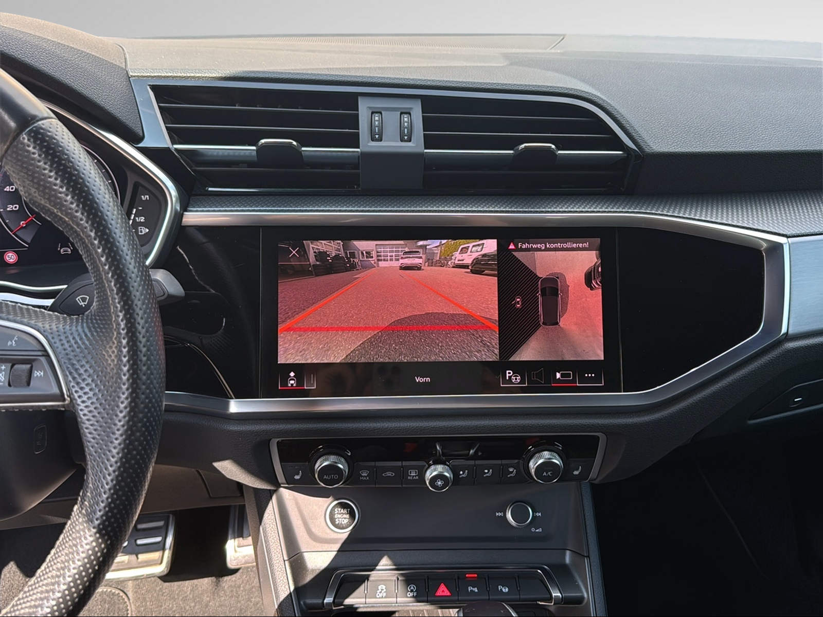 AUDI Q3 35 TDI Attraction quattro S-tronic-image-18