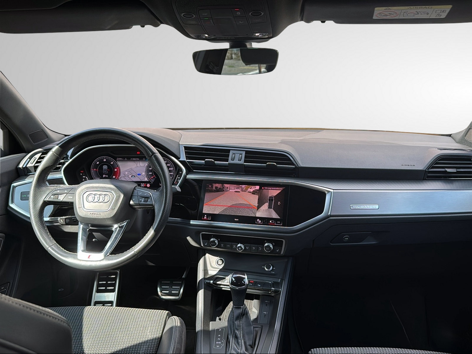 AUDI Q3 35 TDI Attraction quattro S-tronic-image-27