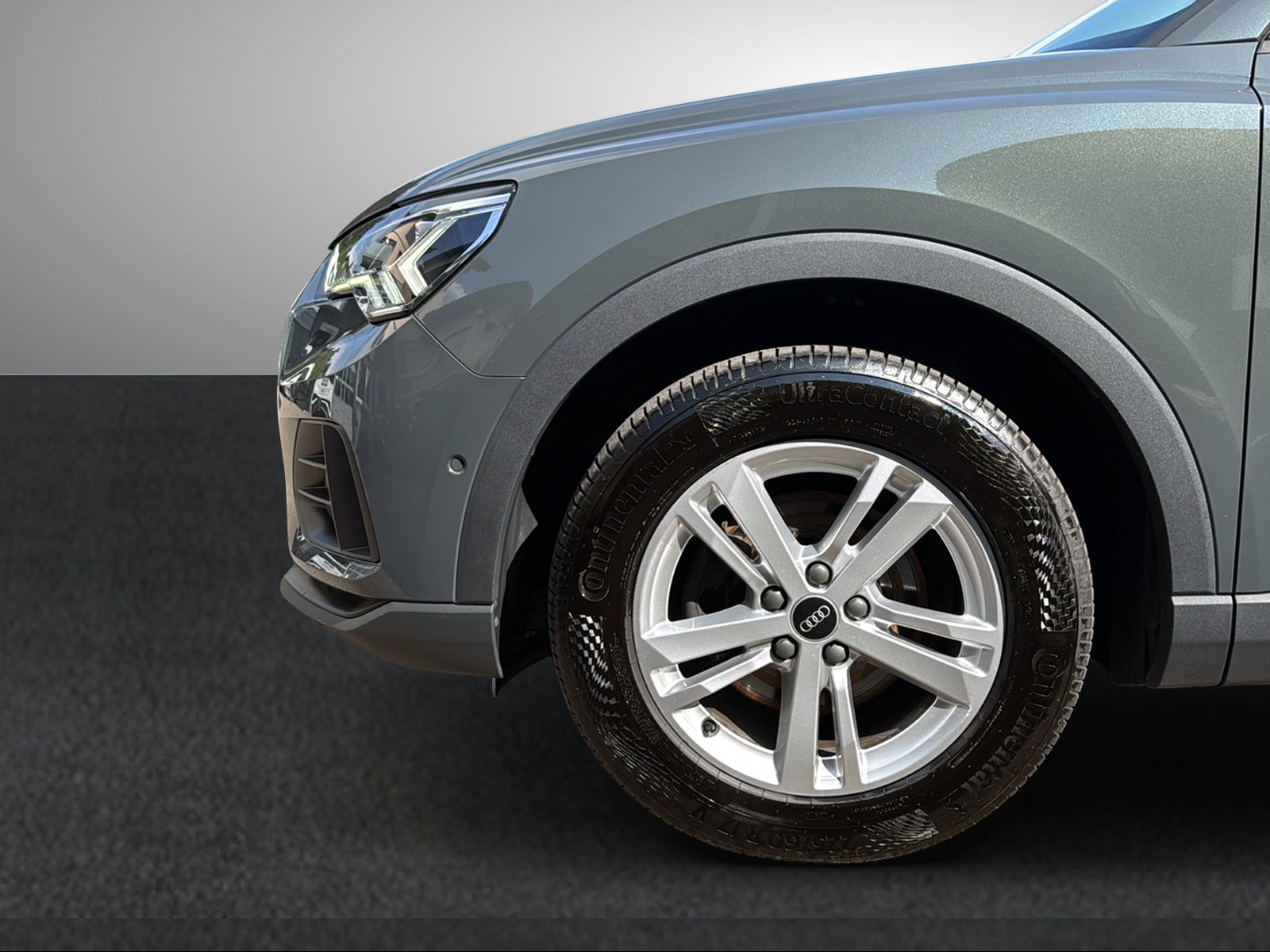 AUDI Q3 35 TDI Attraction quattro S-tronic-image-4