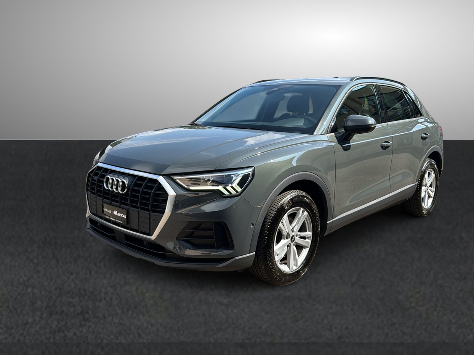 AUDI Q3 35 TDI Attraction quattro S-tronic-image-2
