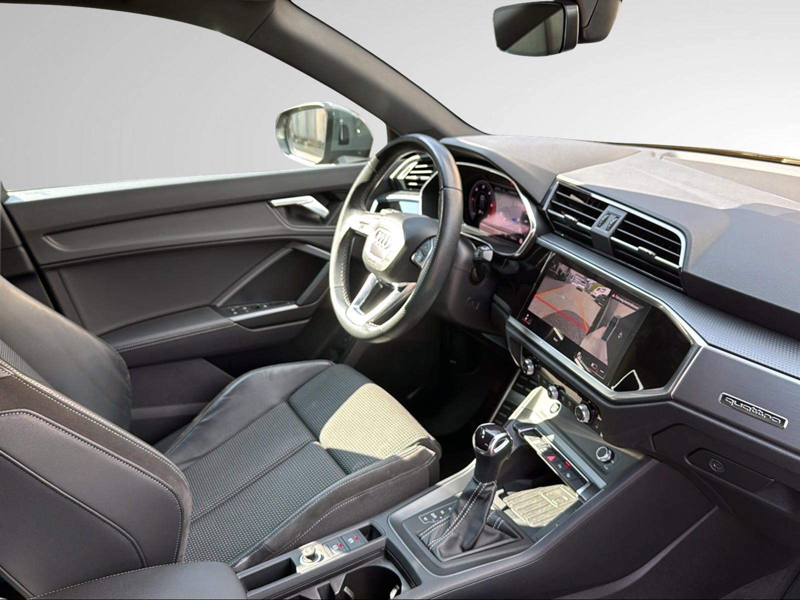 AUDI Q3 35 TDI Attraction quattro S-tronic-image-29