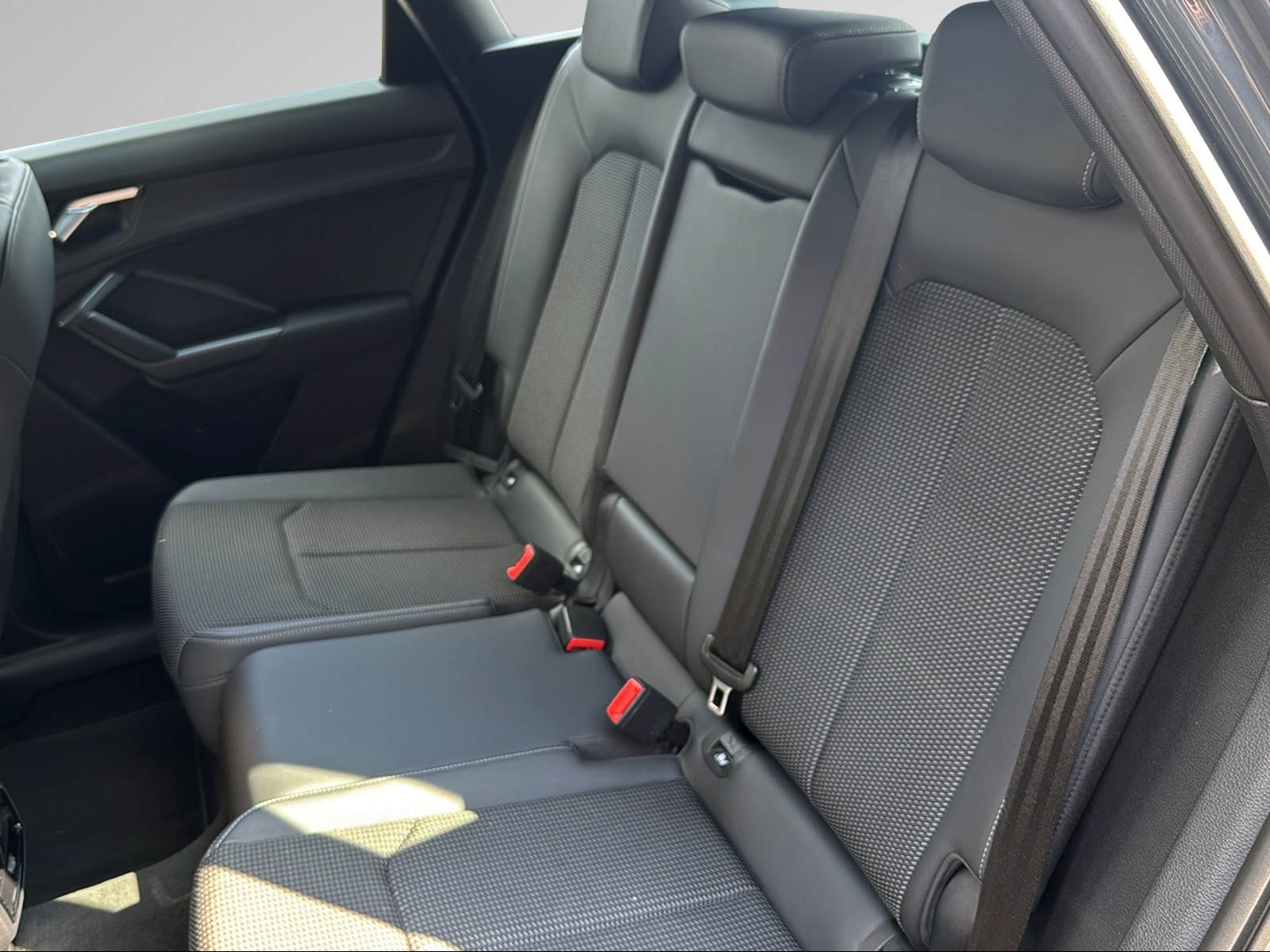 AUDI Q3 35 TDI Attraction quattro S-tronic-image-20