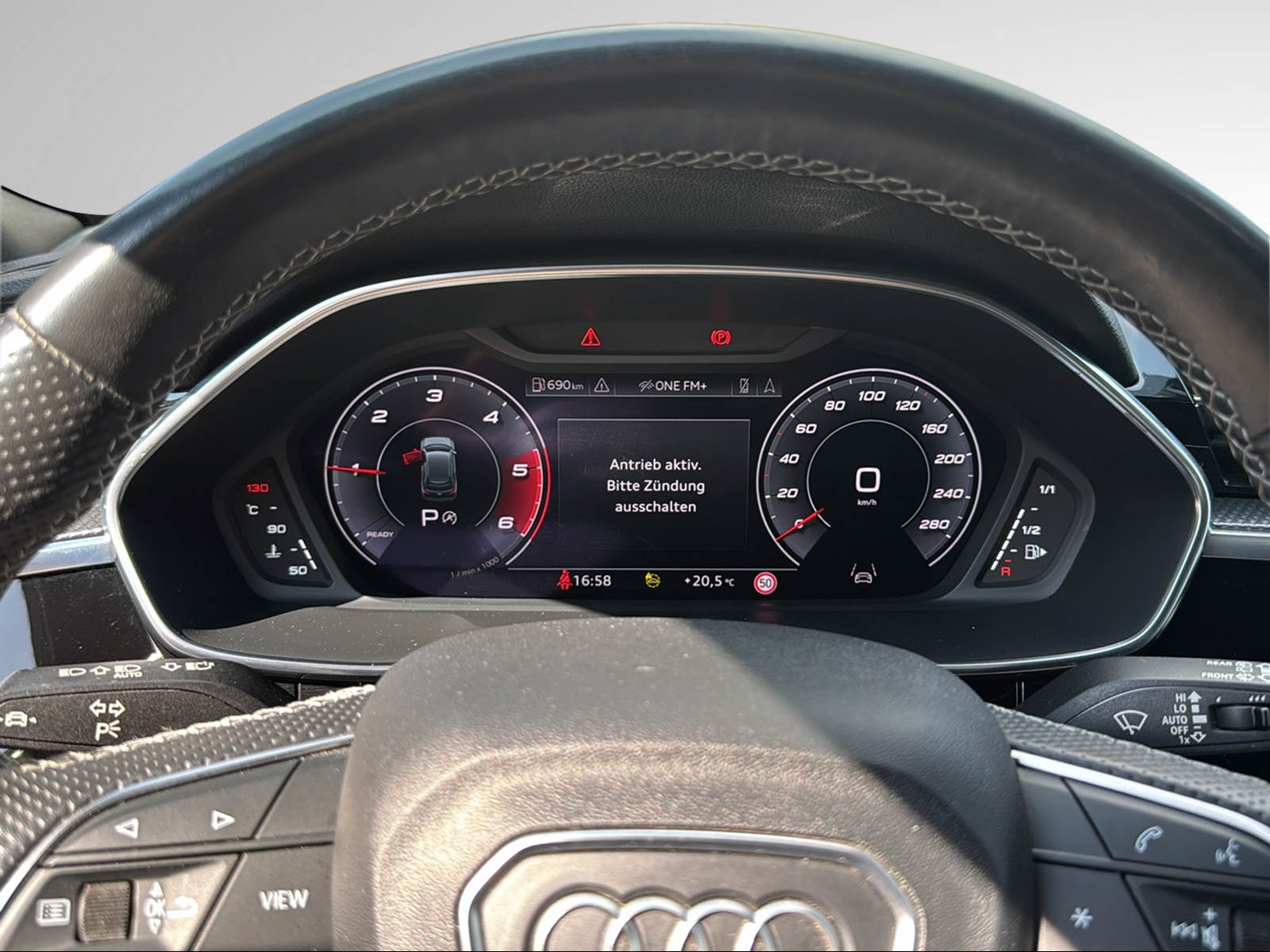 AUDI Q3 35 TDI Attraction quattro S-tronic-image-14