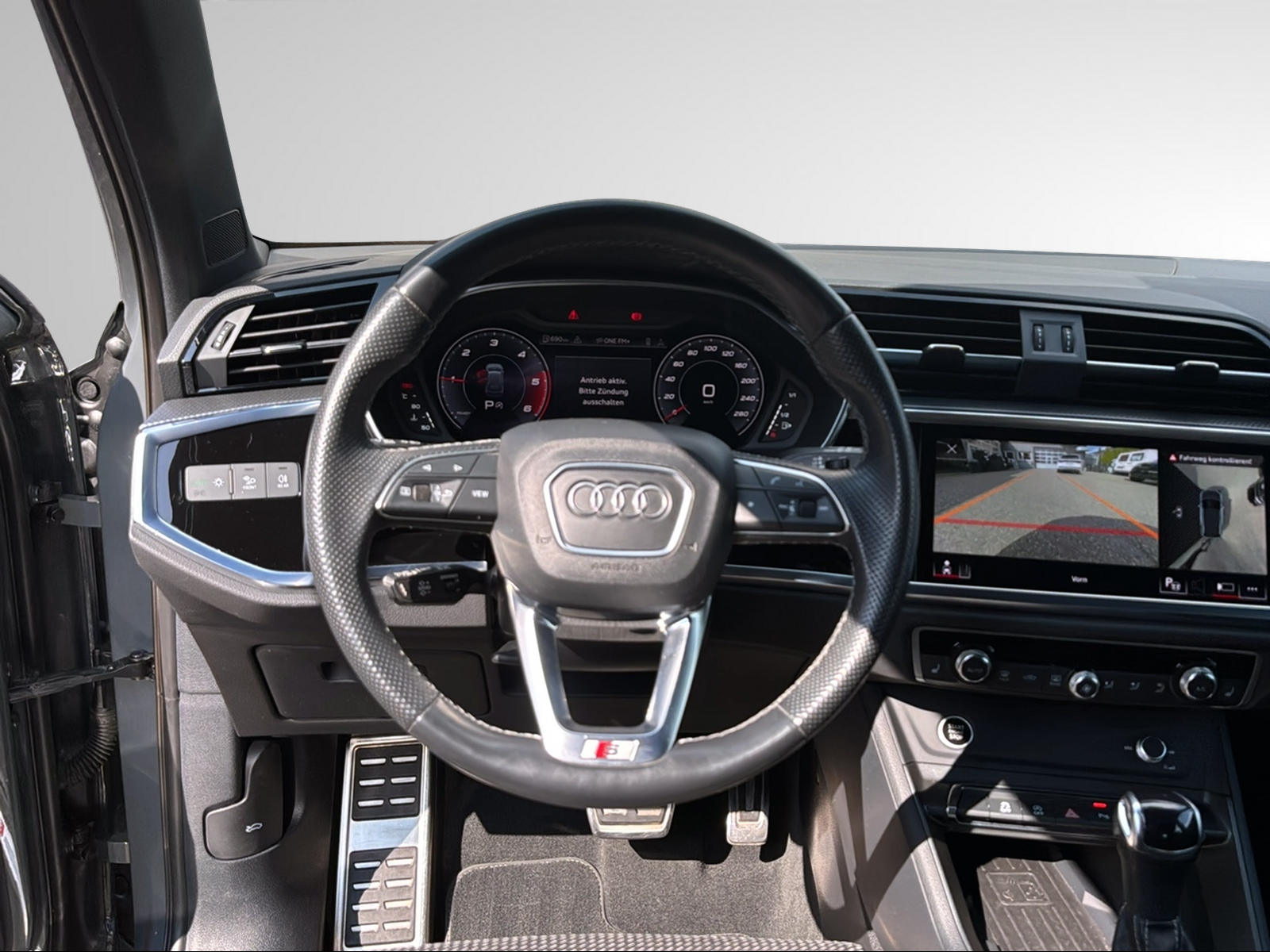 AUDI Q3 35 TDI Attraction quattro S-tronic-image-16