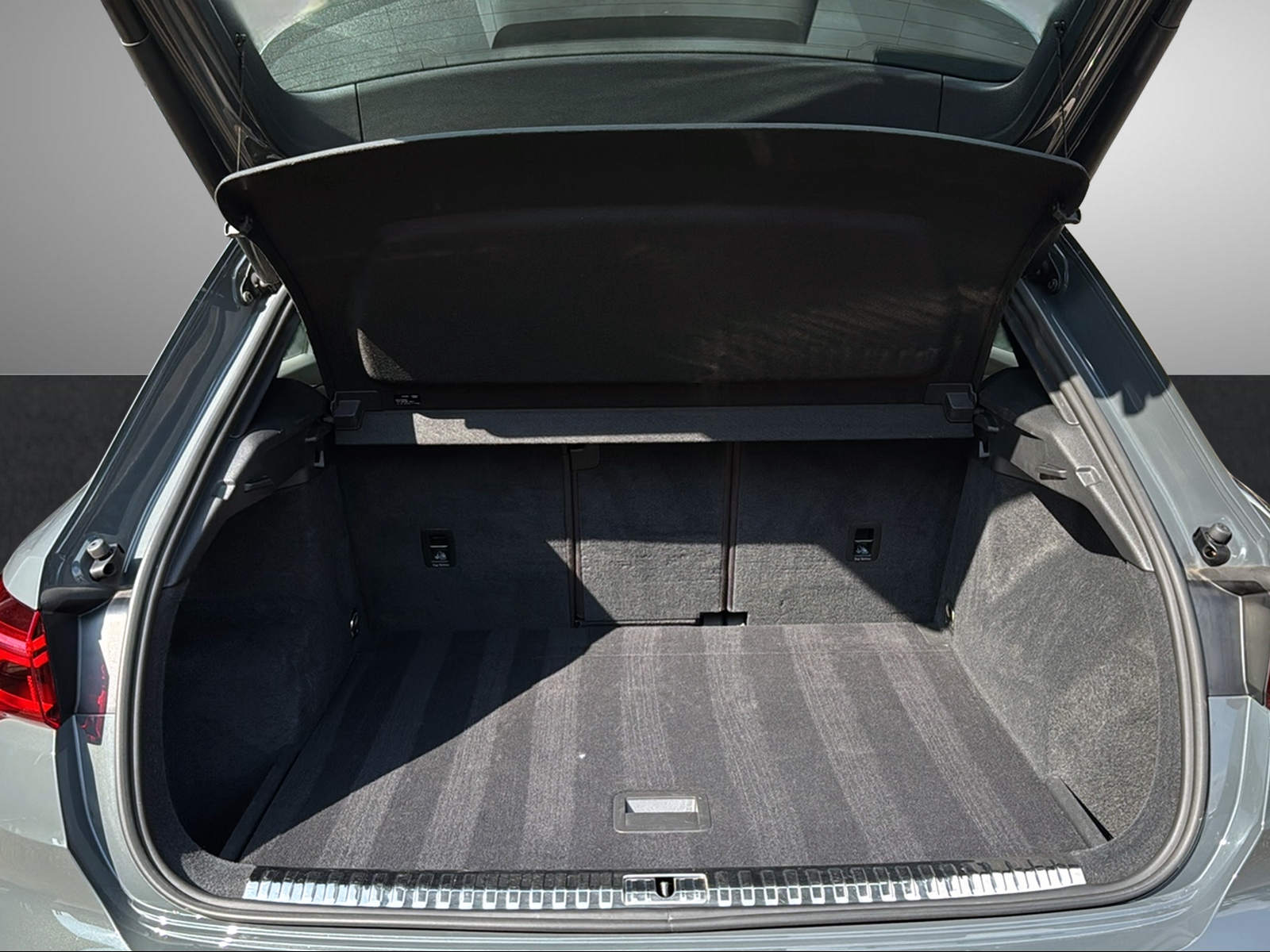 AUDI Q3 35 TDI Attraction quattro S-tronic-image-21