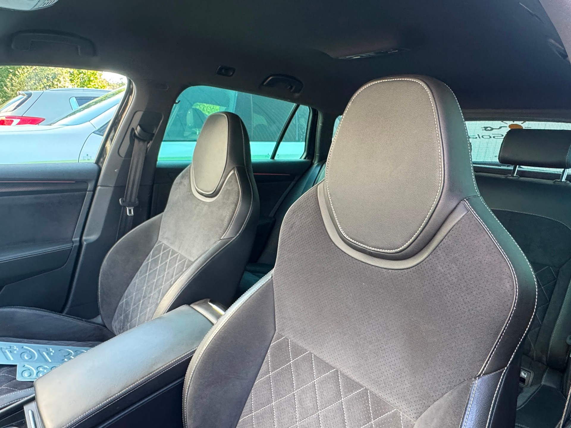 SKODA Superb Combi 2.0 TDi SportLine 4x4 DSG-image-3