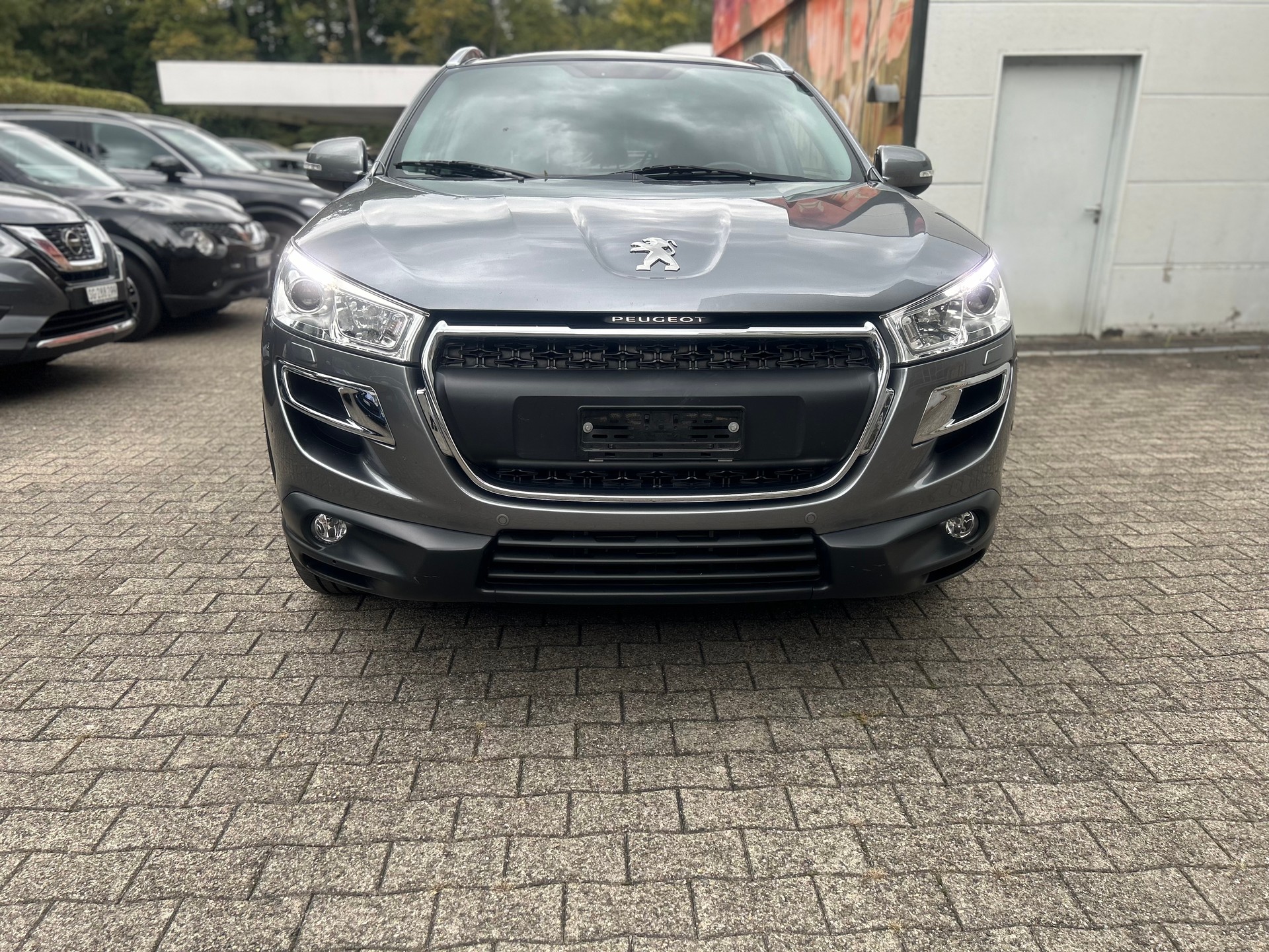 PEUGEOT 4008 1.8 HDi Allure 4WD mit frische ab MFK +service-image-1