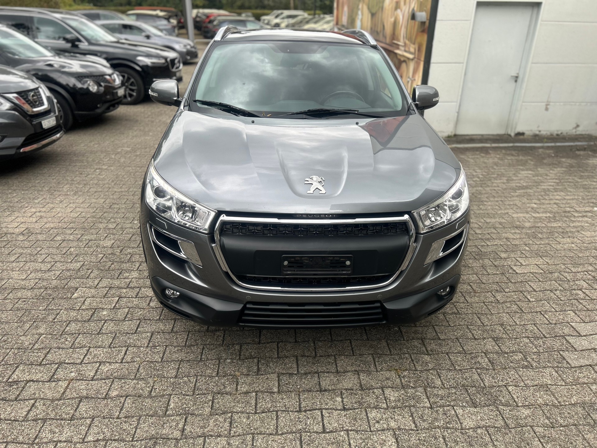 PEUGEOT 4008 1.8 HDi Allure 4WD mit frische ab MFK +service-image-0