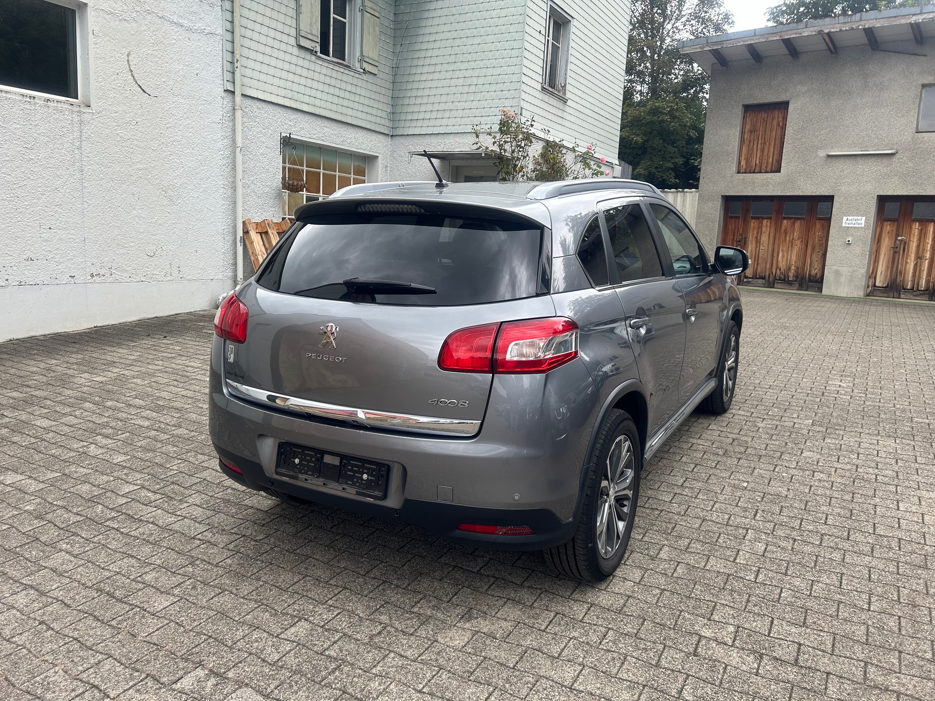 PEUGEOT 4008 1.8 HDi Allure 4WD mit frische ab MFK +service-image-5