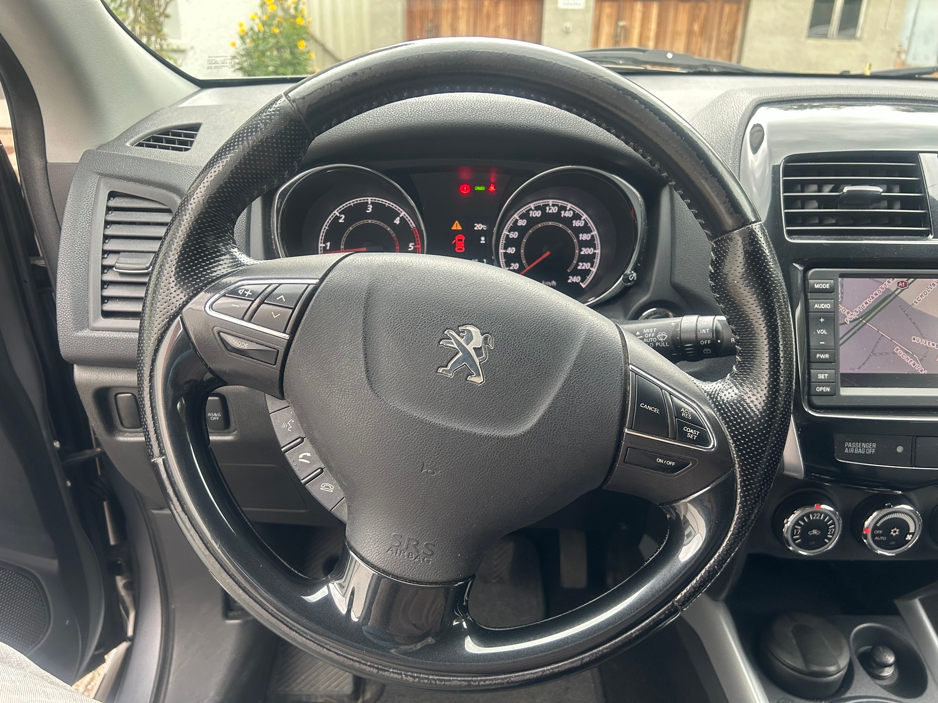 PEUGEOT 4008 1.8 HDi Allure 4WD mit frische ab MFK +service-image-8