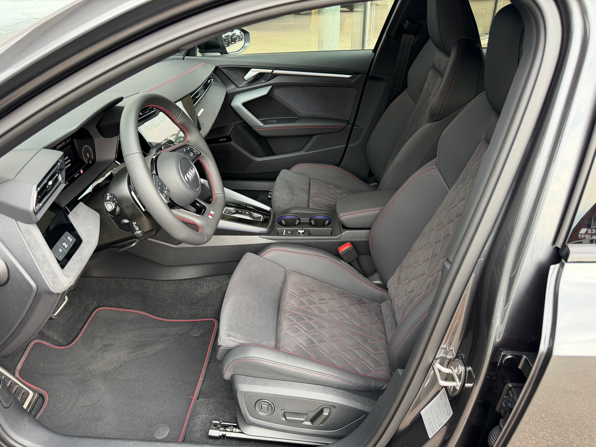AUDI S3 Sportback TFSI quattro S-tronic-image-10