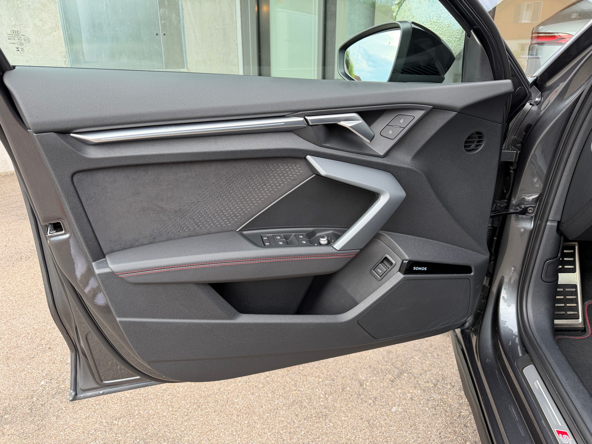 AUDI S3 Sportback TFSI quattro S-tronic-image-13
