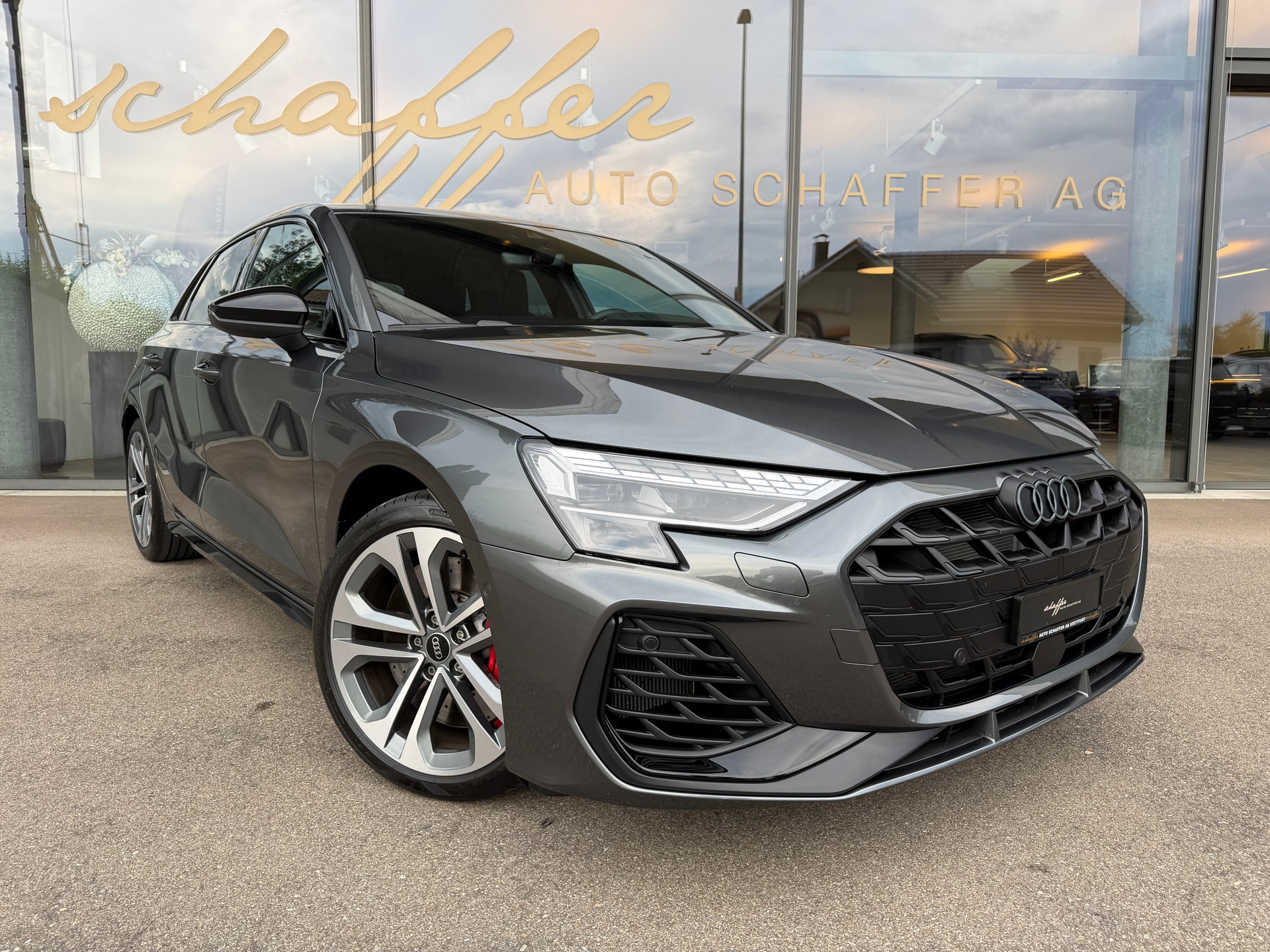 AUDI S3 Sportback TFSI quattro S-tronic-image-2