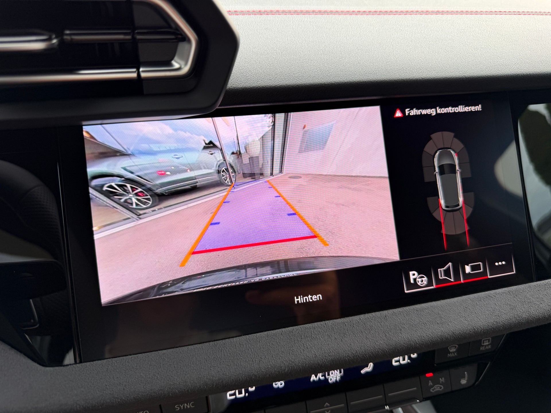 AUDI S3 Sportback TFSI quattro S-tronic-image-14