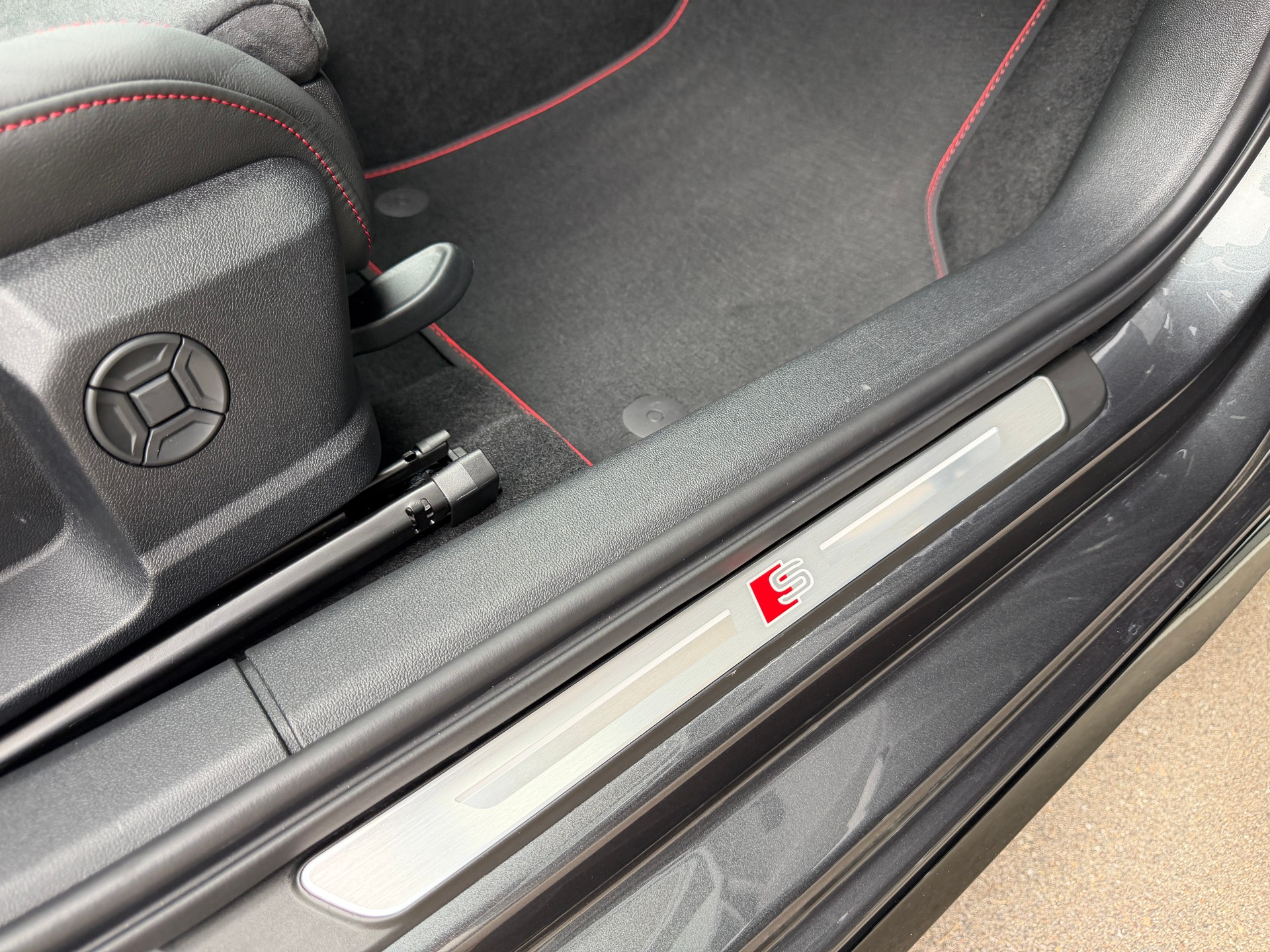 AUDI S3 Sportback TFSI quattro S-tronic-image-29