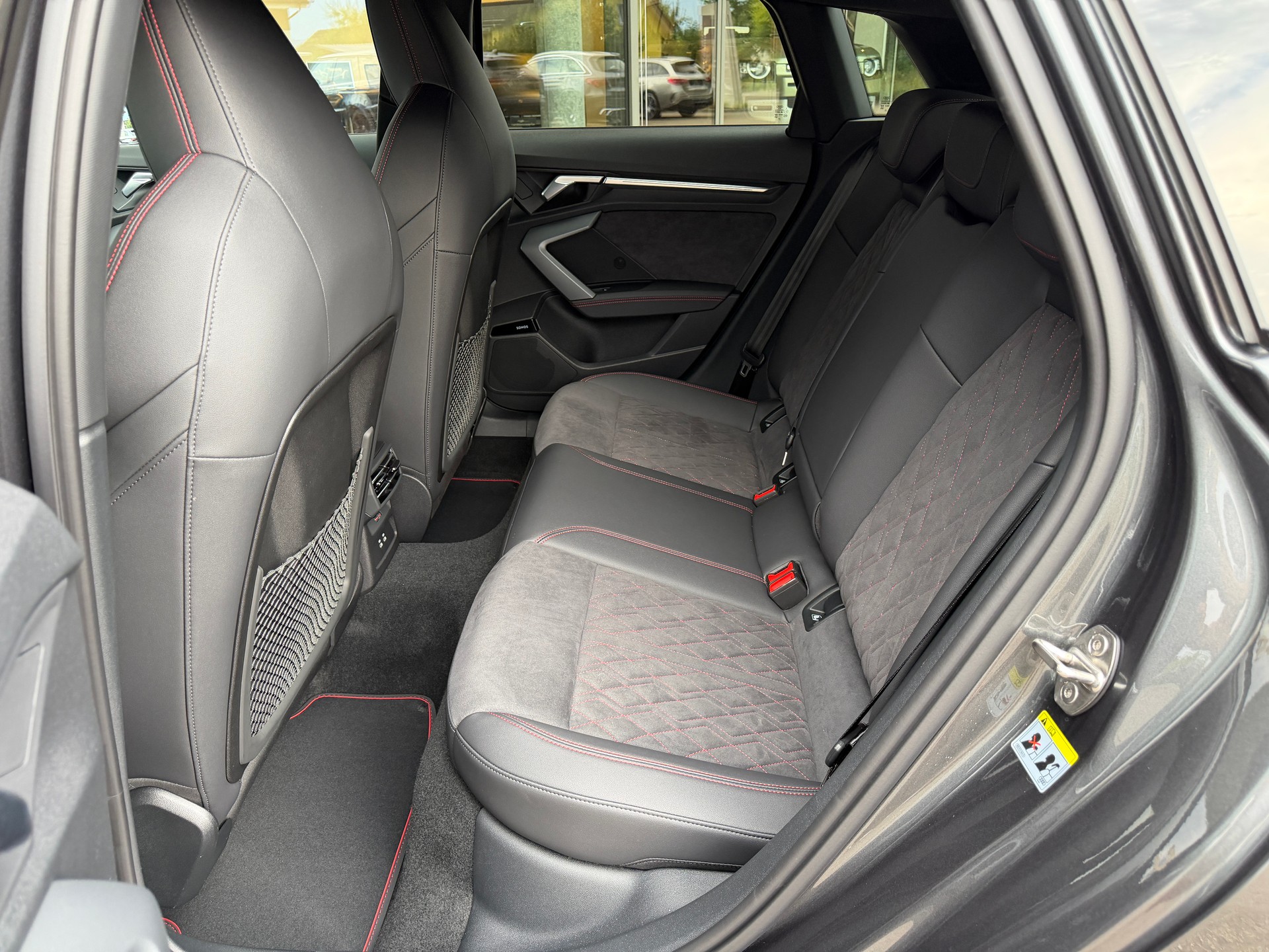 AUDI S3 Sportback TFSI quattro S-tronic-image-21