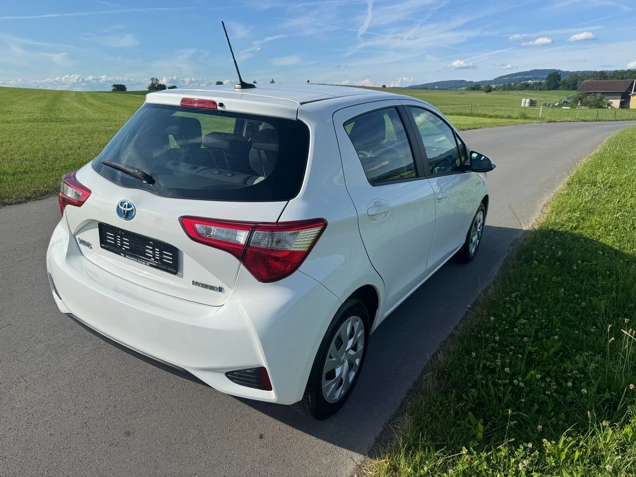 TOYOTA Yaris 1.5 VVT-i Hybrid Comfort e-CVT-image-4
