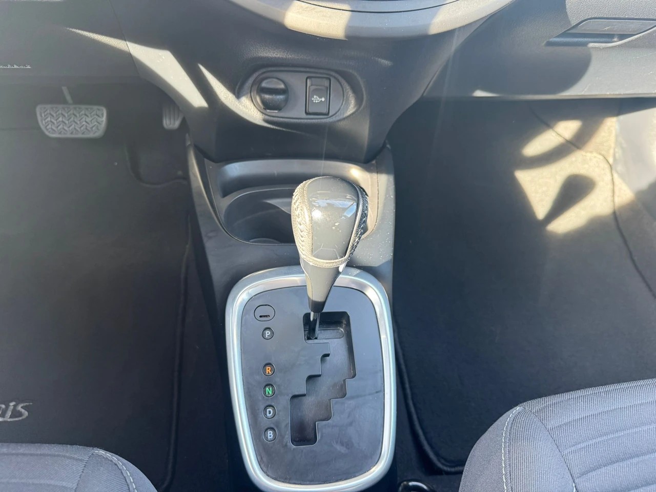 TOYOTA Yaris 1.5 VVT-i Hybrid Comfort e-CVT-image-14