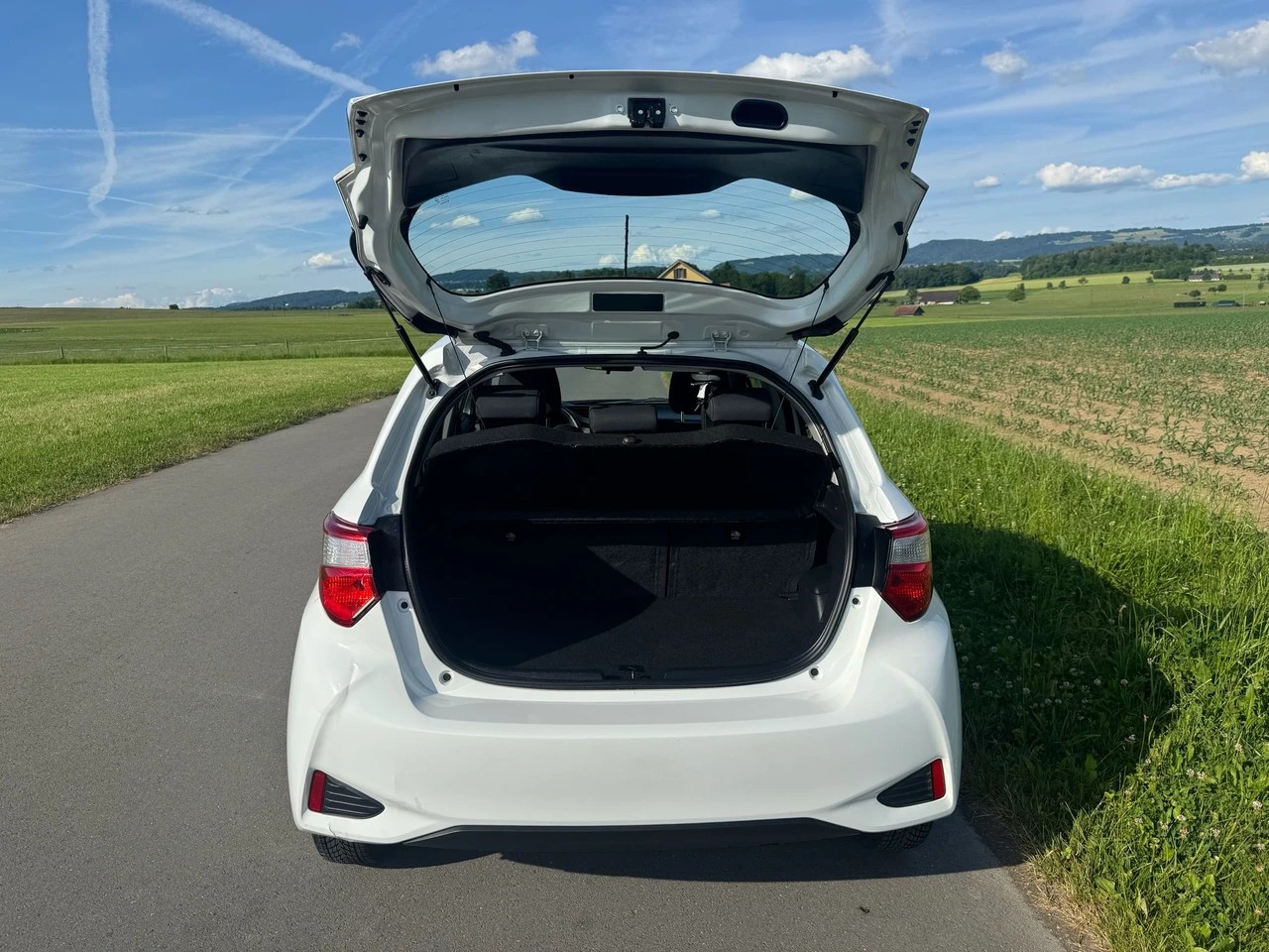 TOYOTA Yaris 1.5 VVT-i Hybrid Comfort e-CVT-image-5