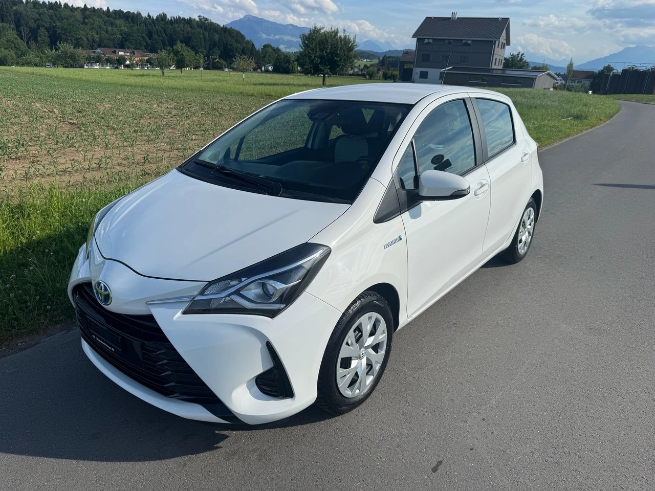 TOYOTA Yaris 1.5 VVT-i Hybrid Comfort e-CVT-image-0