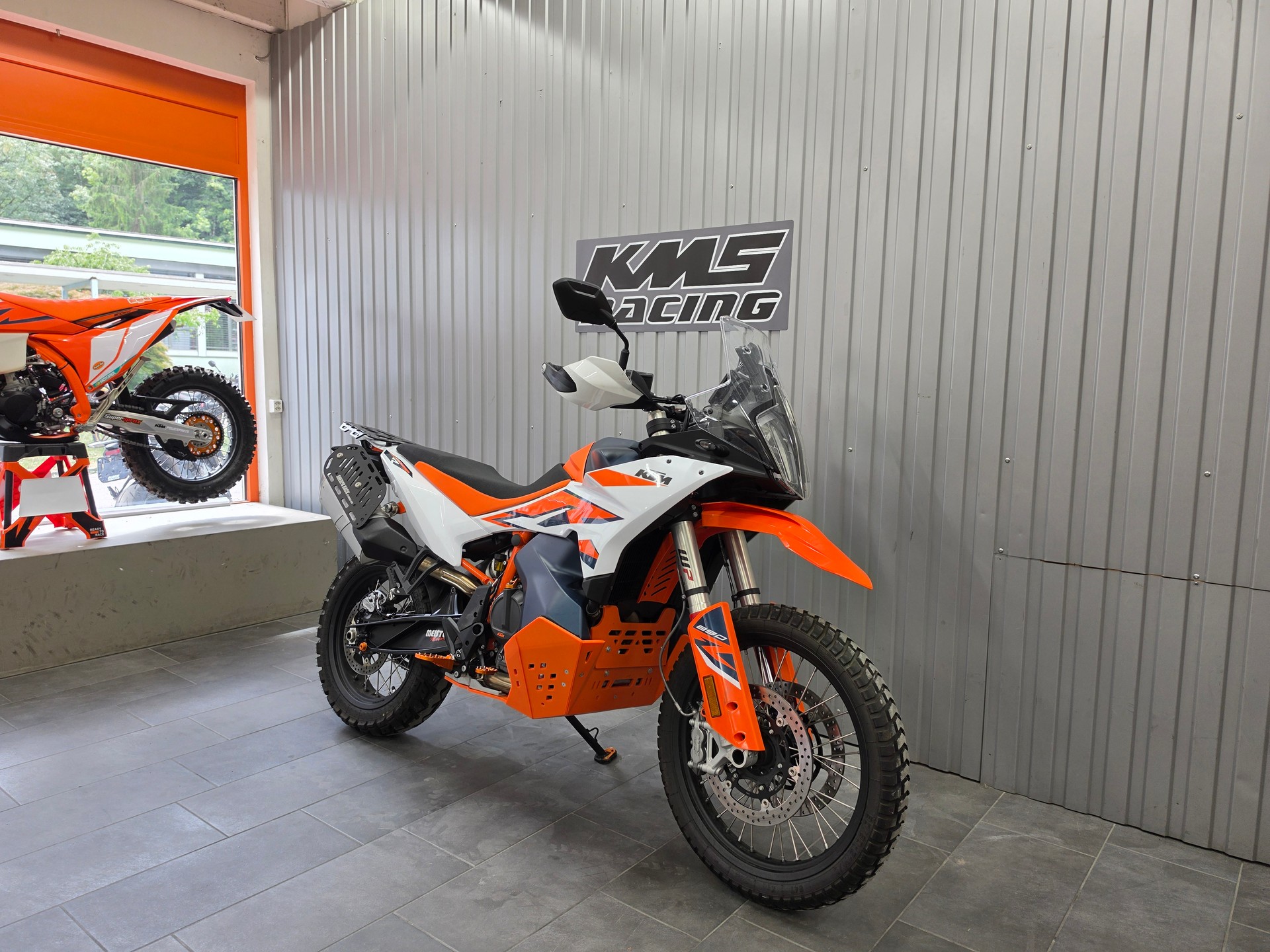 KTM 890 Adventure R-showroom-element-1