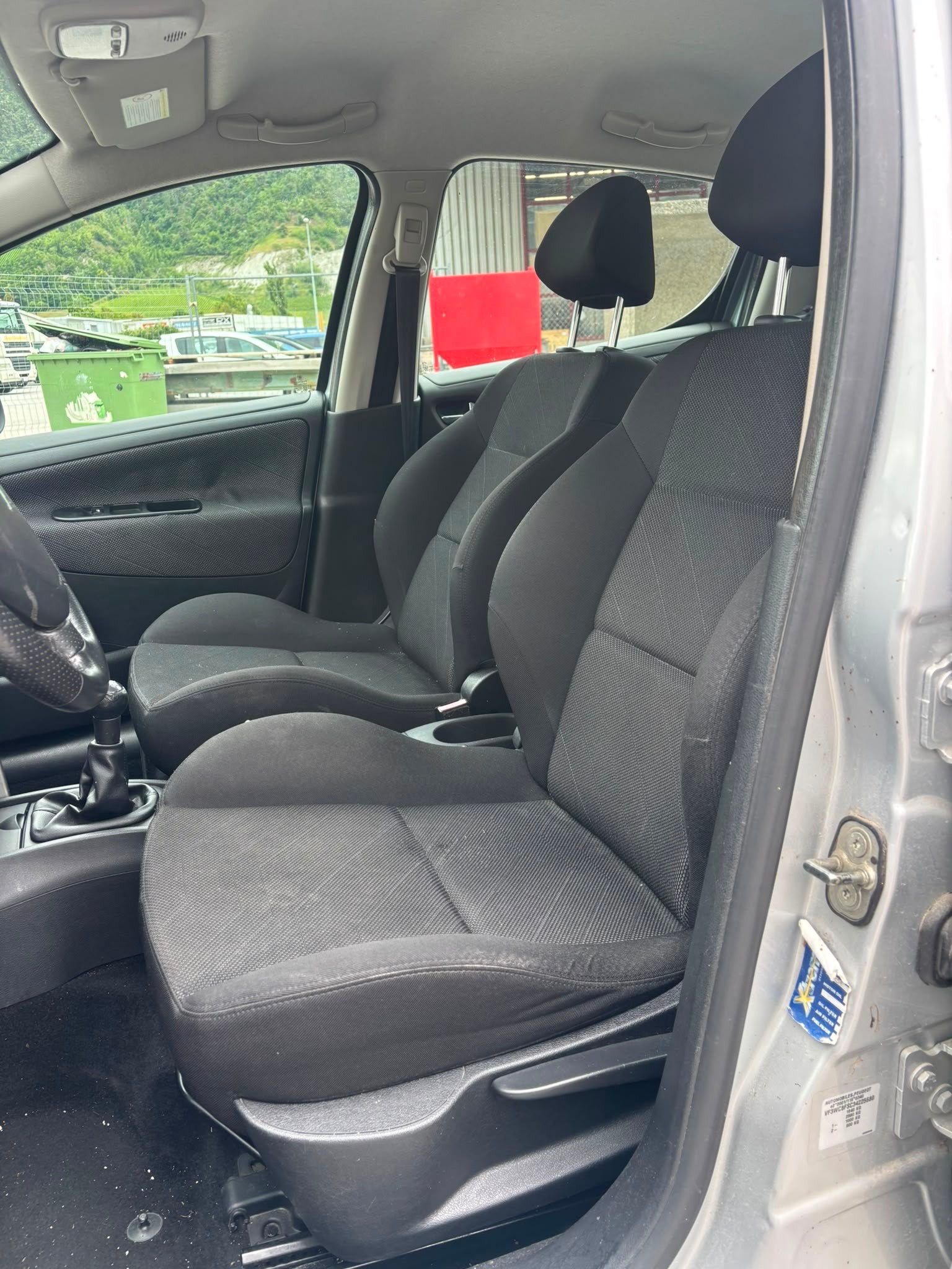 PEUGEOT 207 1.4 16V Trendy-image-4