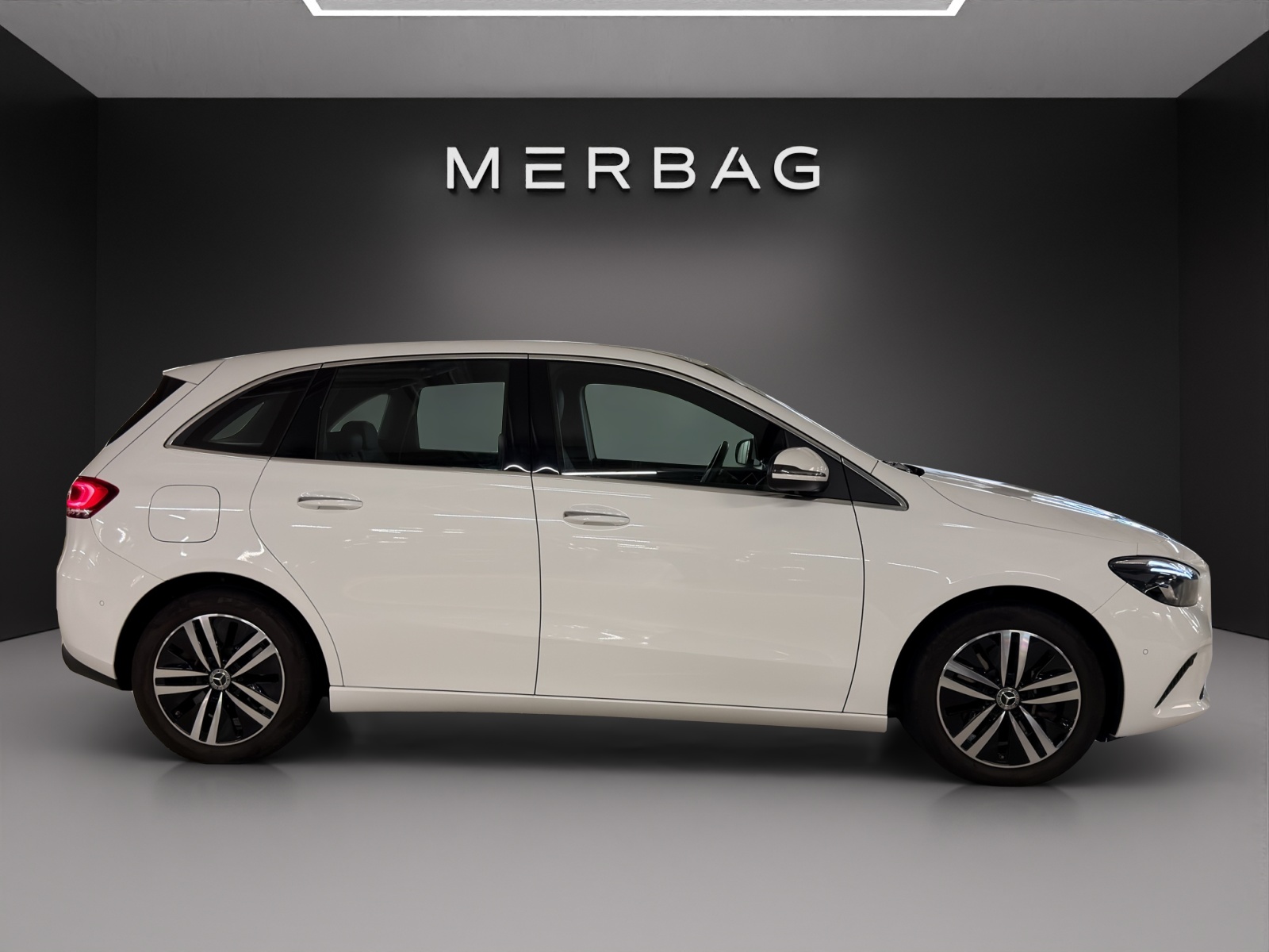 MERCEDES-BENZ B 250 e Progressive 8G-DCT-image-1