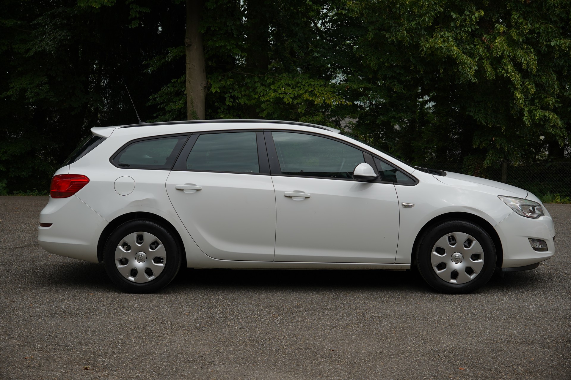 OPEL Astra SportsTourer 1.4i 16V-image-1
