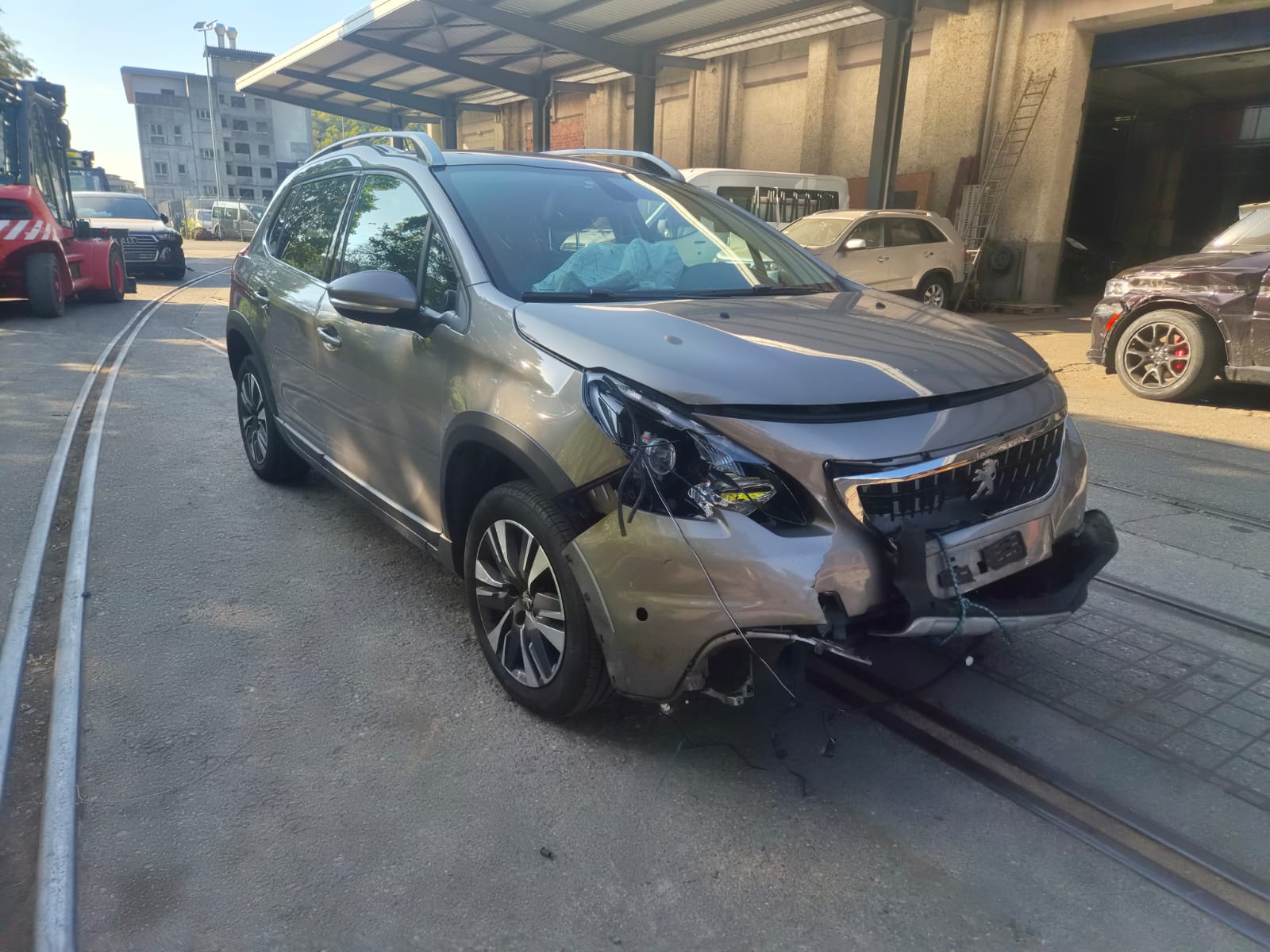 PEUGEOT 2008 1.2 PureTech Allure EAT6-image-1