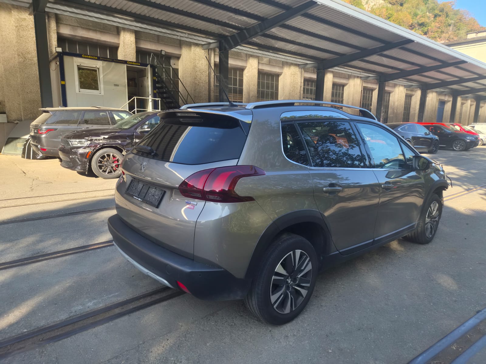 PEUGEOT 2008 1.2 PureTech Allure EAT6-image-2