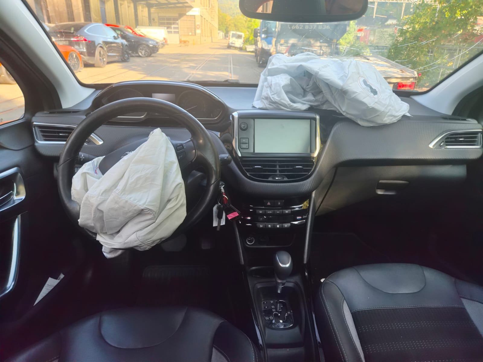 PEUGEOT 2008 1.2 PureTech Allure EAT6-image-7