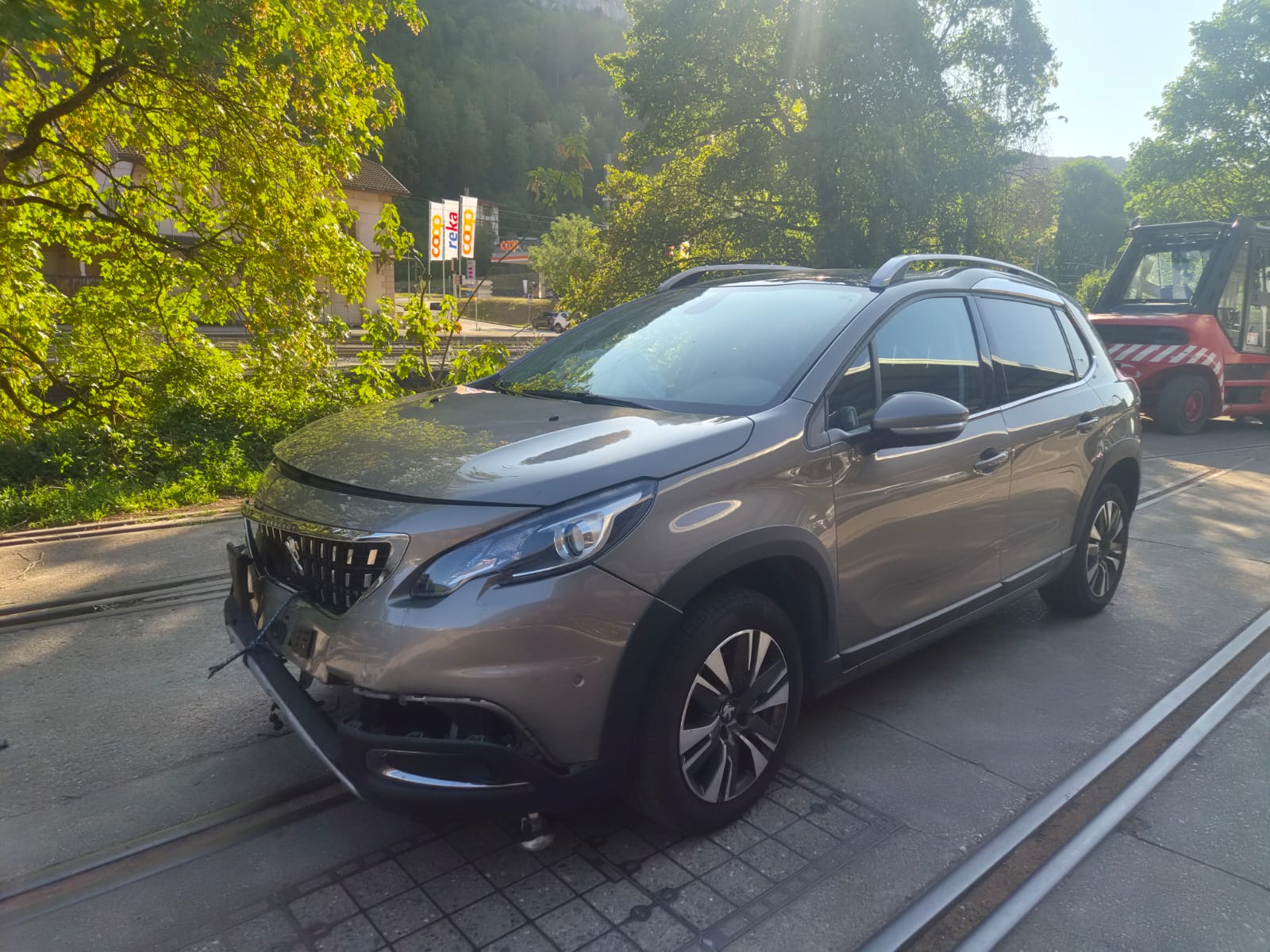 PEUGEOT 2008 1.2 PureTech Allure EAT6-image-0