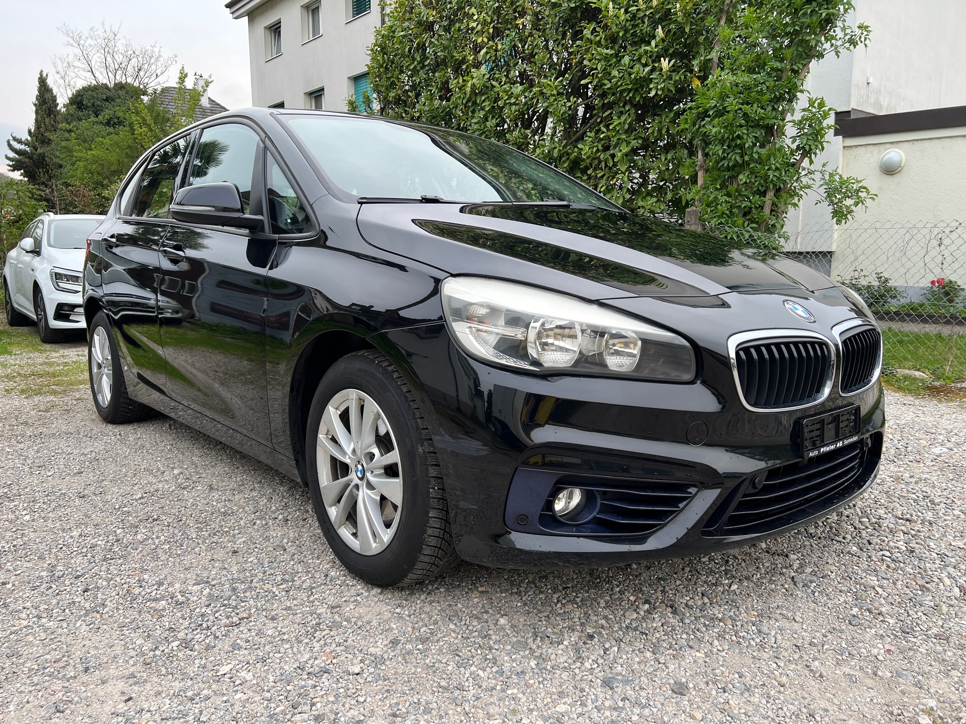 BMW 220d xDrive Active Tourer Steptronic-image-2