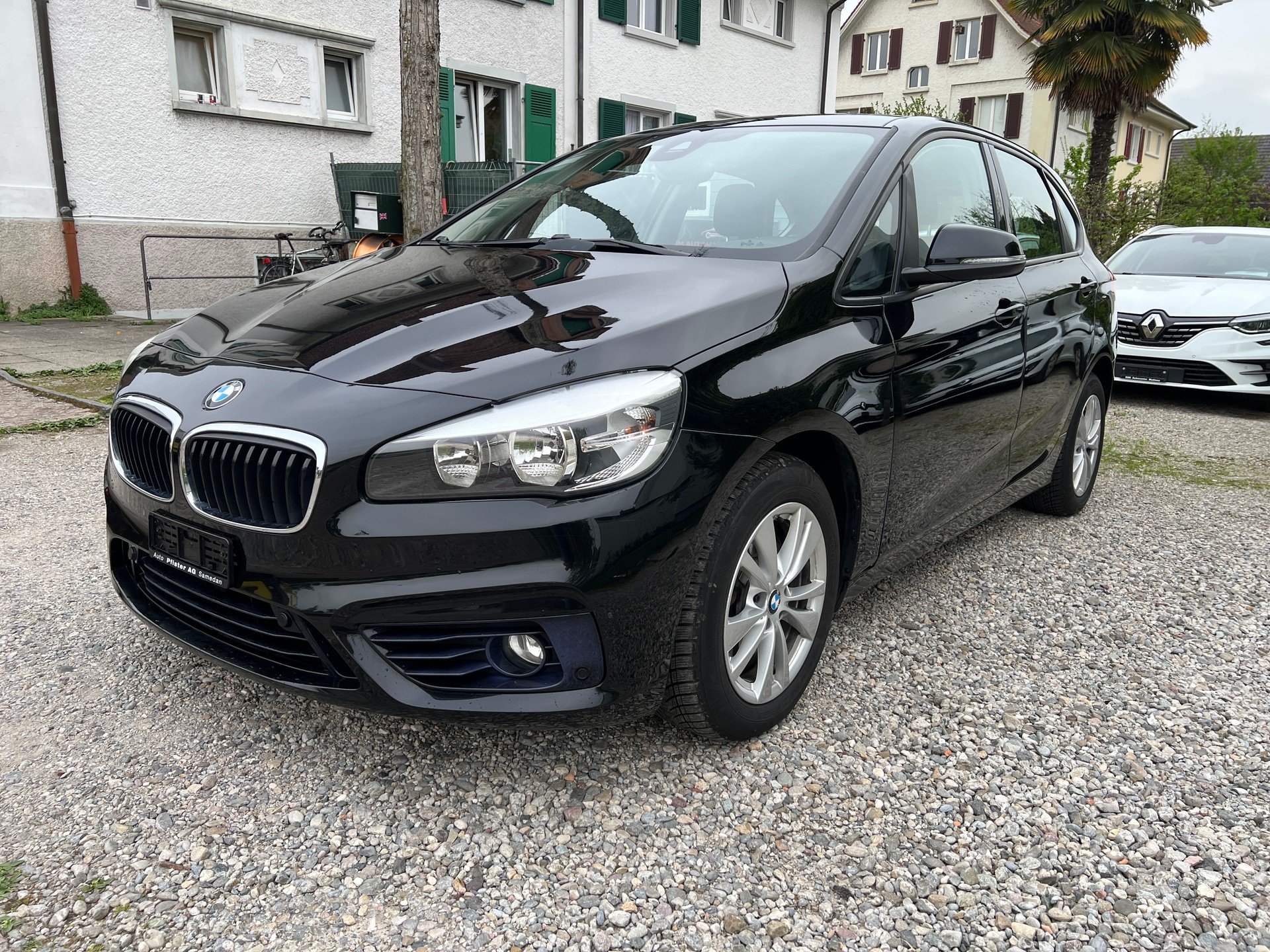 BMW 220d xDrive Active Tourer Steptronic-image-0