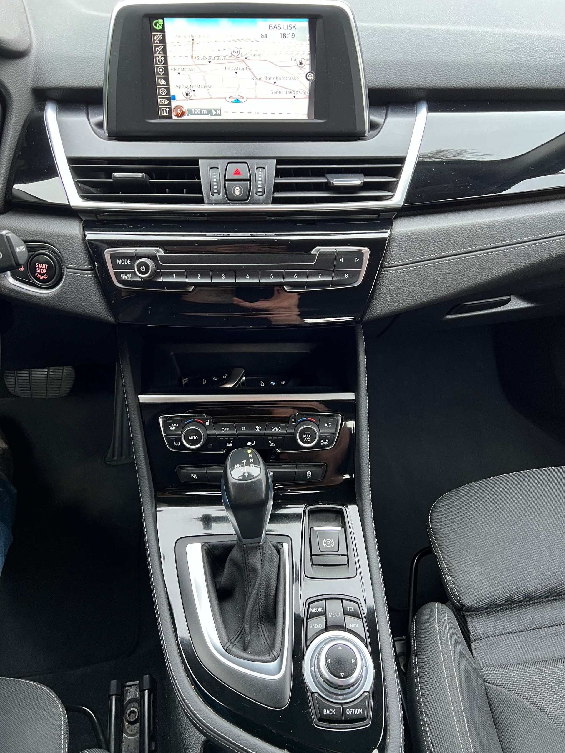 BMW 220d xDrive Active Tourer Steptronic-image-13