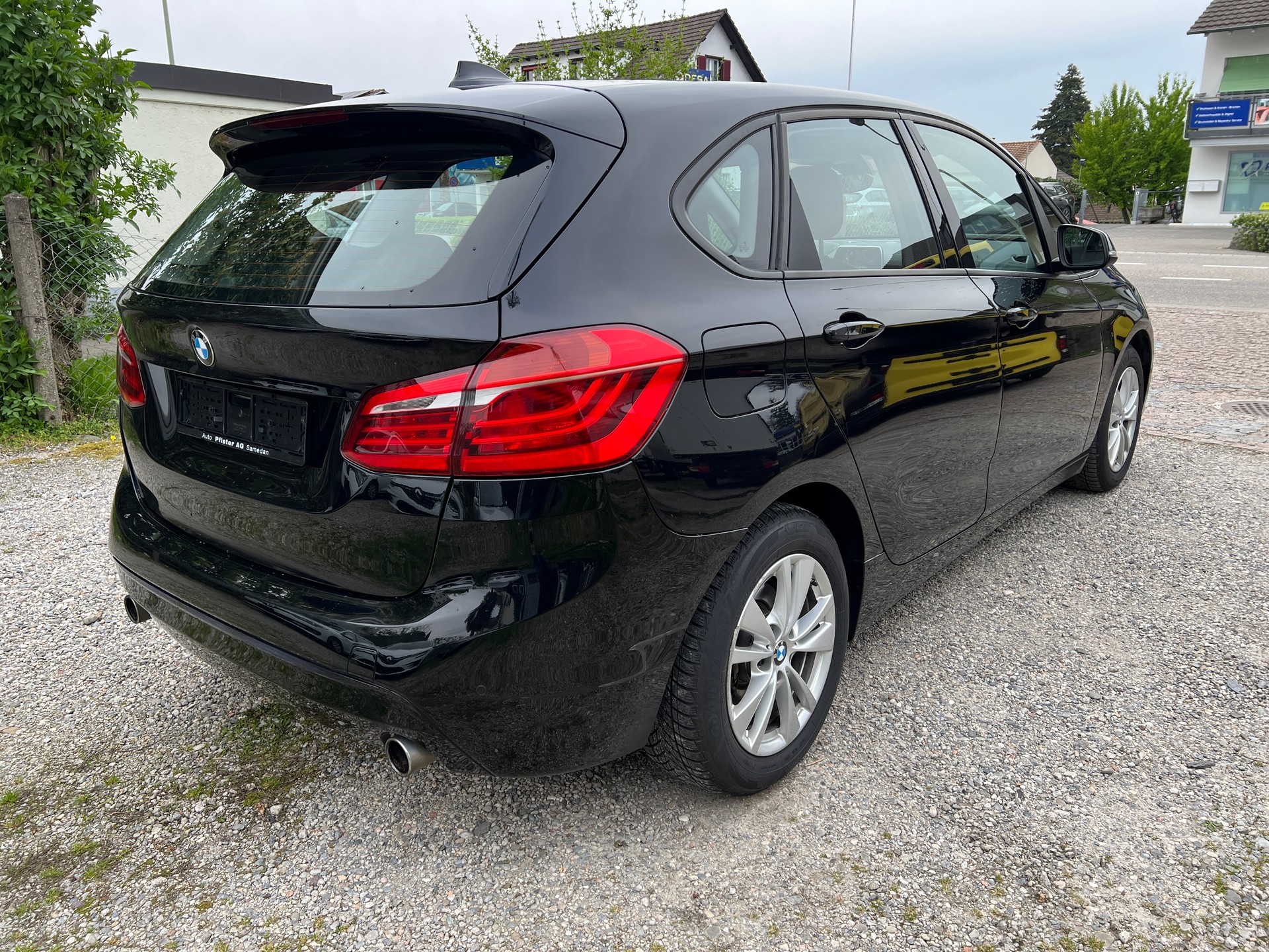 BMW 220d xDrive Active Tourer Steptronic-image-1